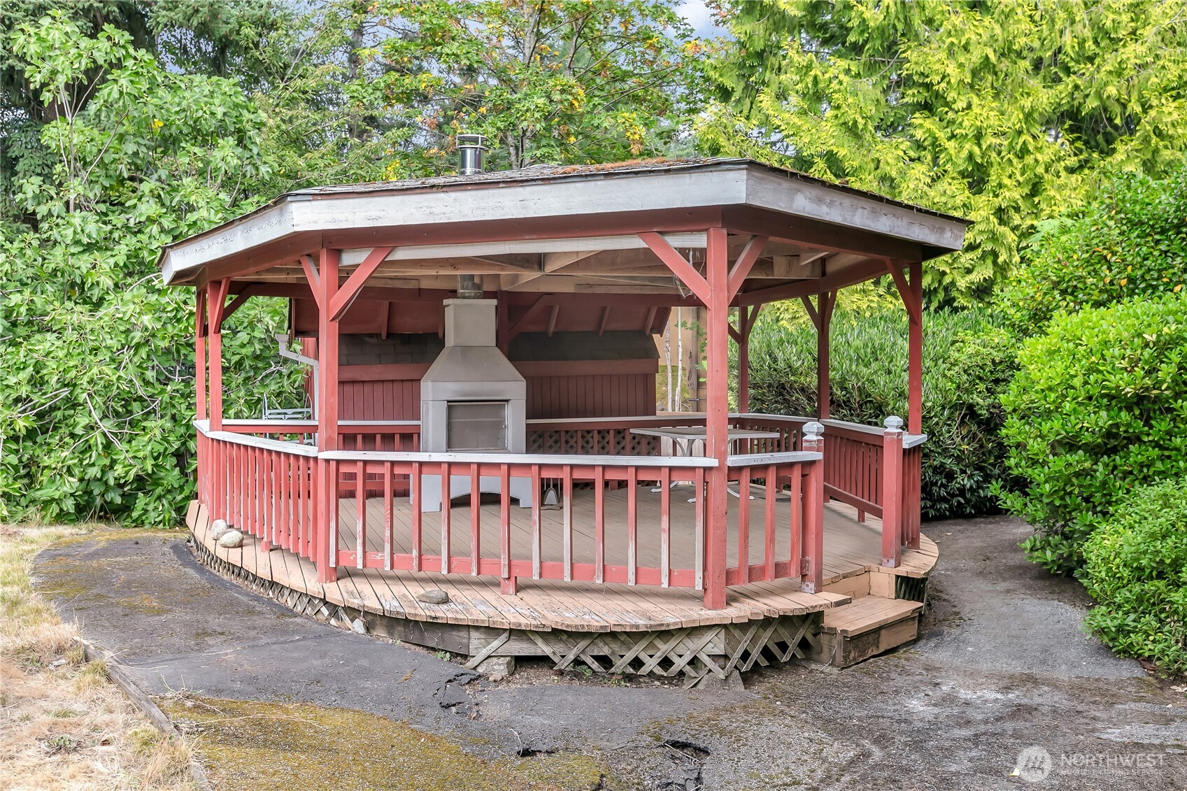 Charming Bonney Lake Home on Large Private Lot
