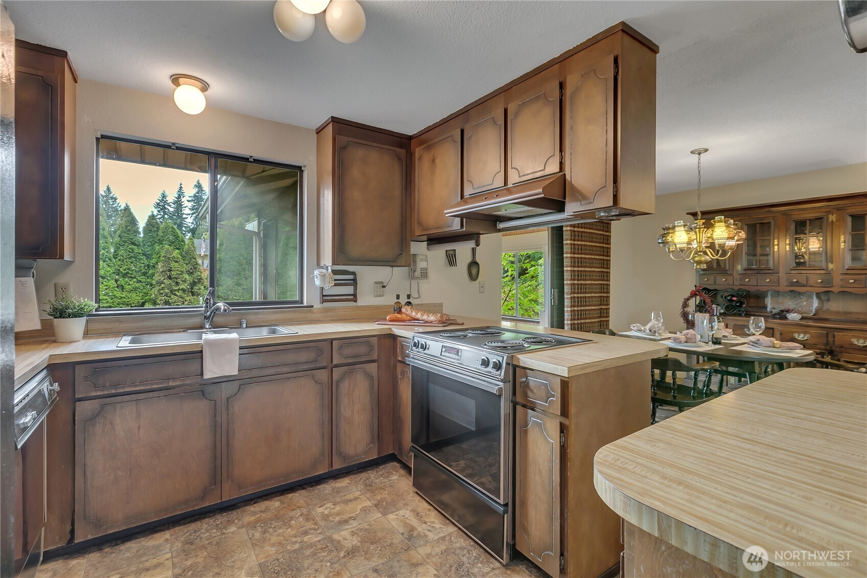Charming Bonney Lake Home on Large Private Lot