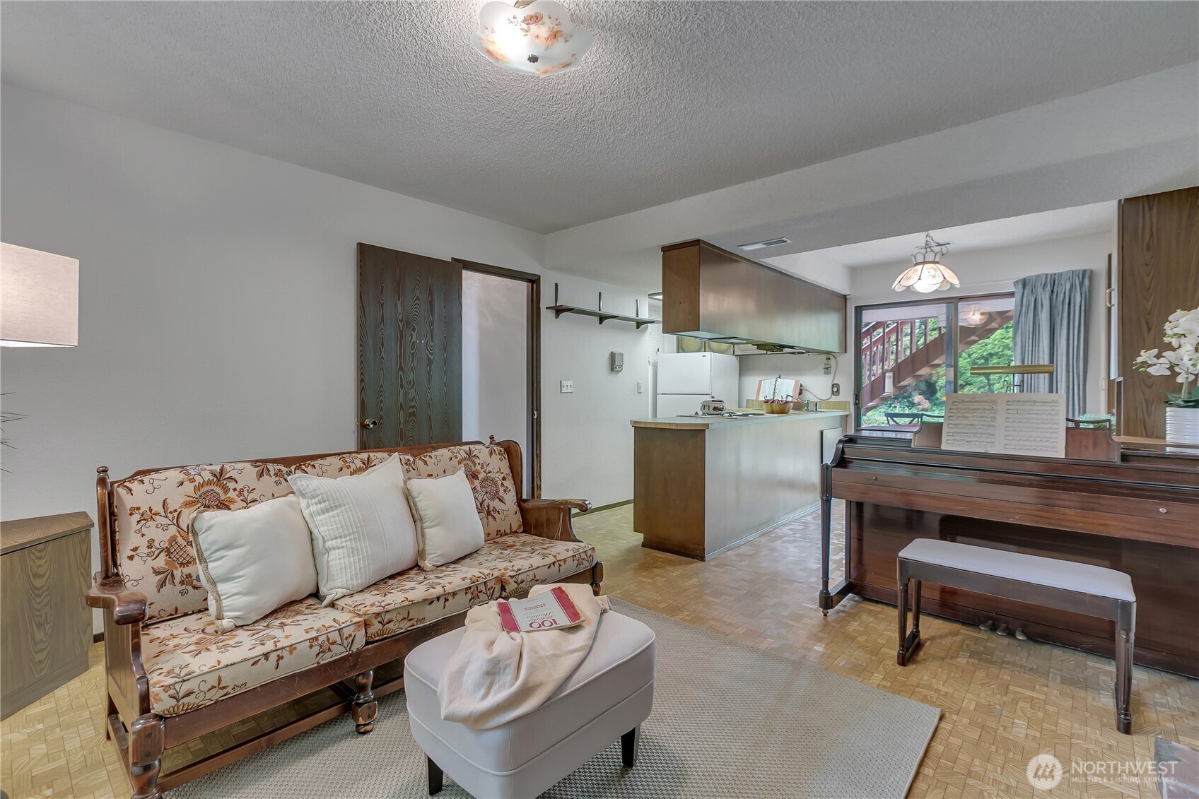 Charming Bonney Lake Home on Large Private Lot