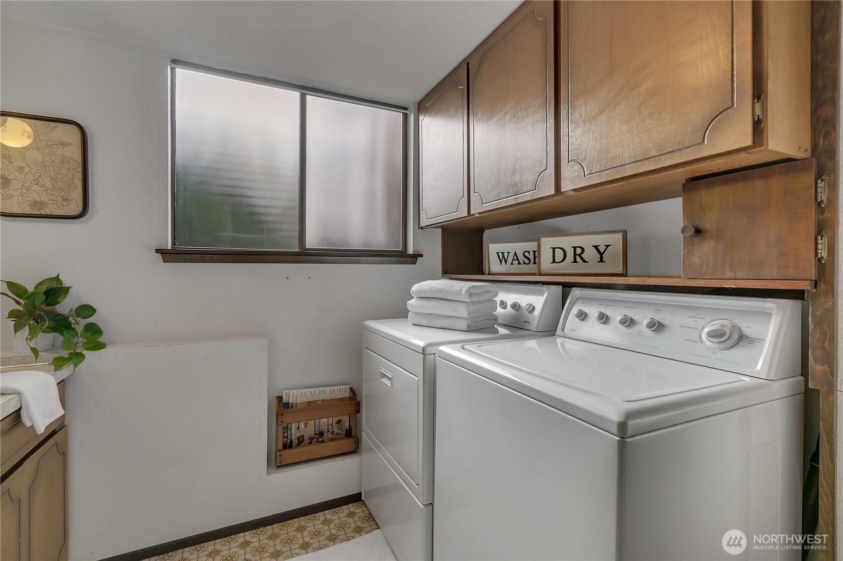 Charming Bonney Lake Home on Large Private Lot