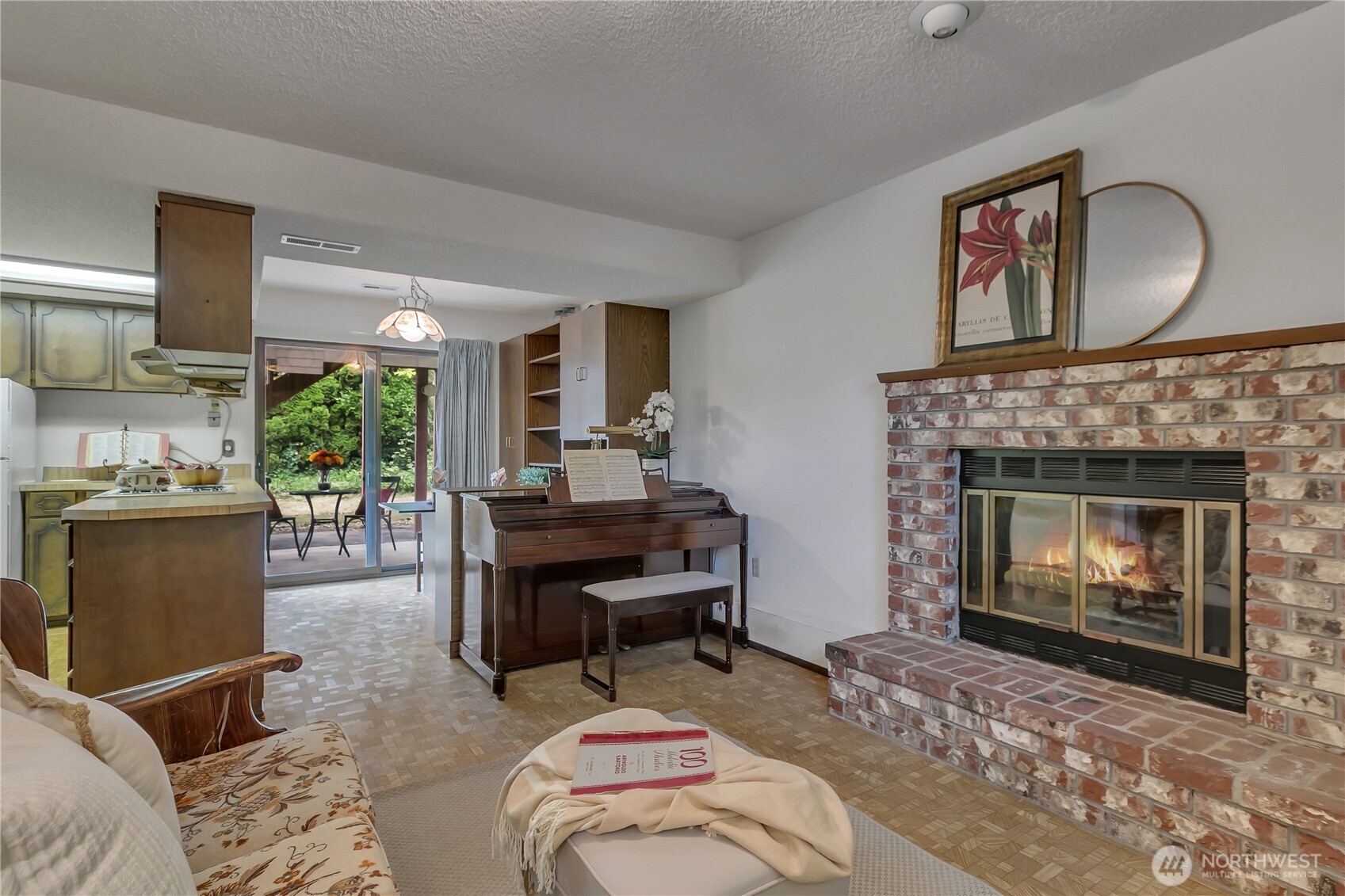 Charming Bonney Lake Home on Large Private Lot