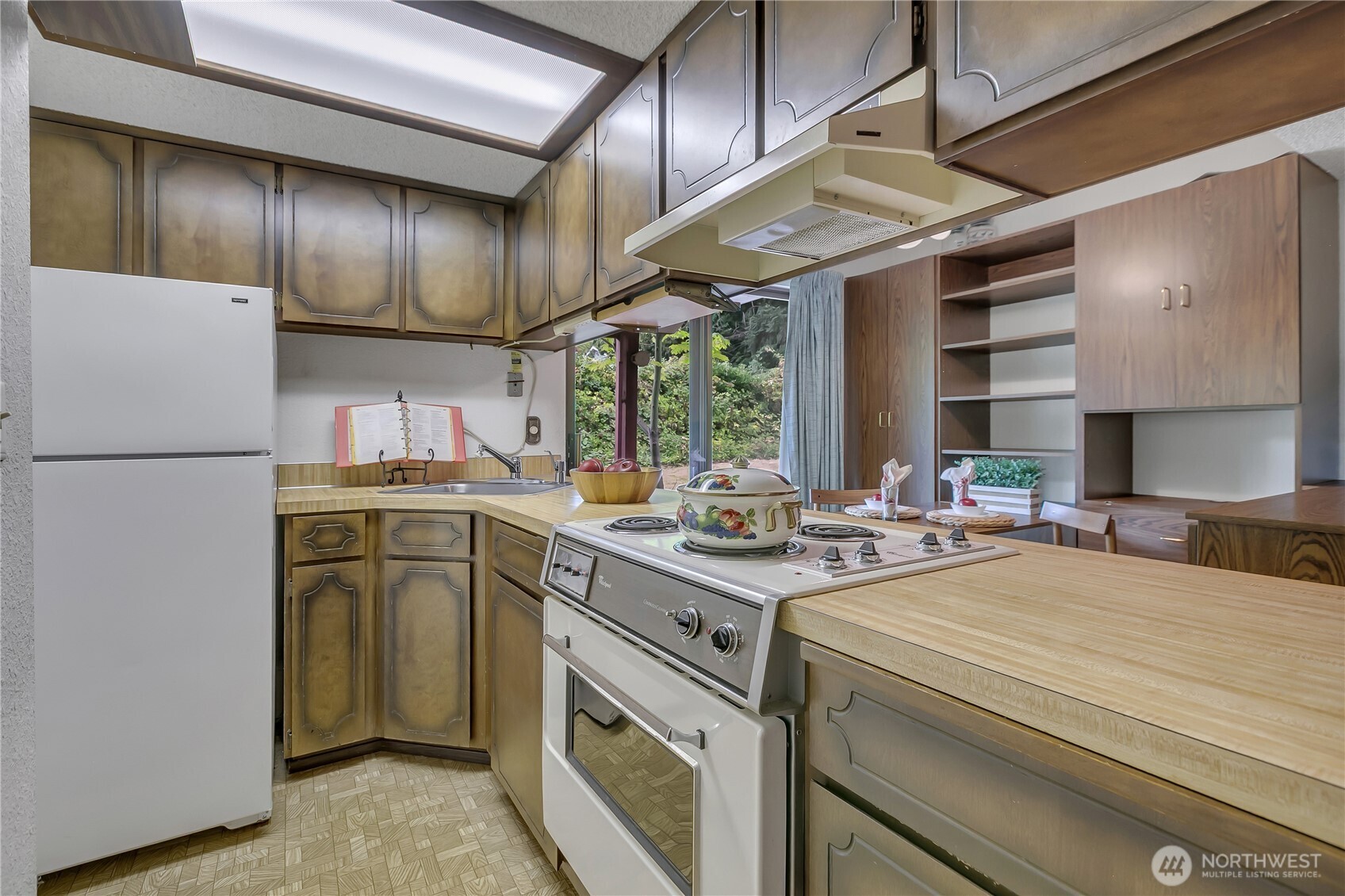 Charming Bonney Lake Home on Large Private Lot