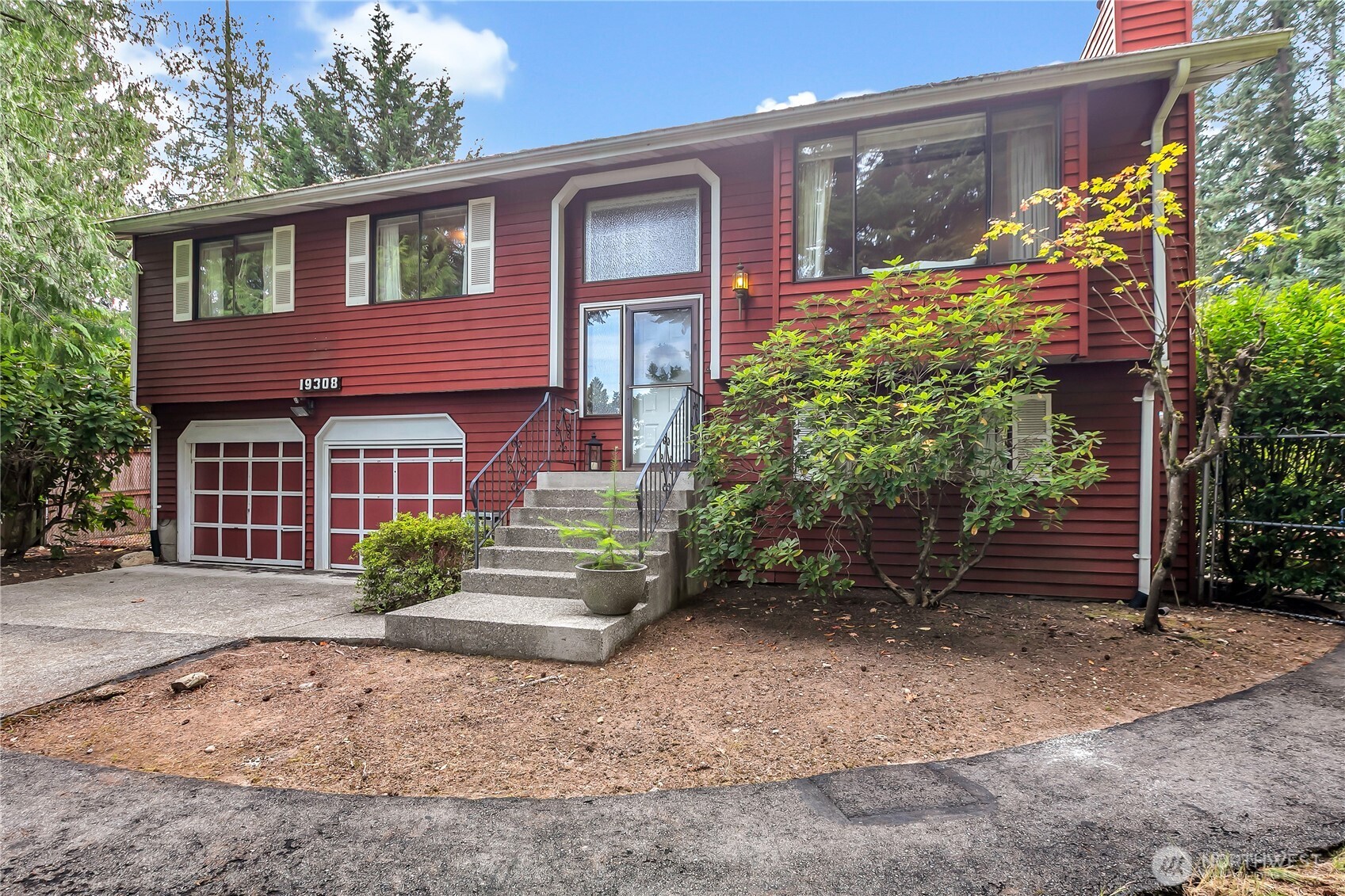 Charming Bonney Lake Home on Large Private Lot