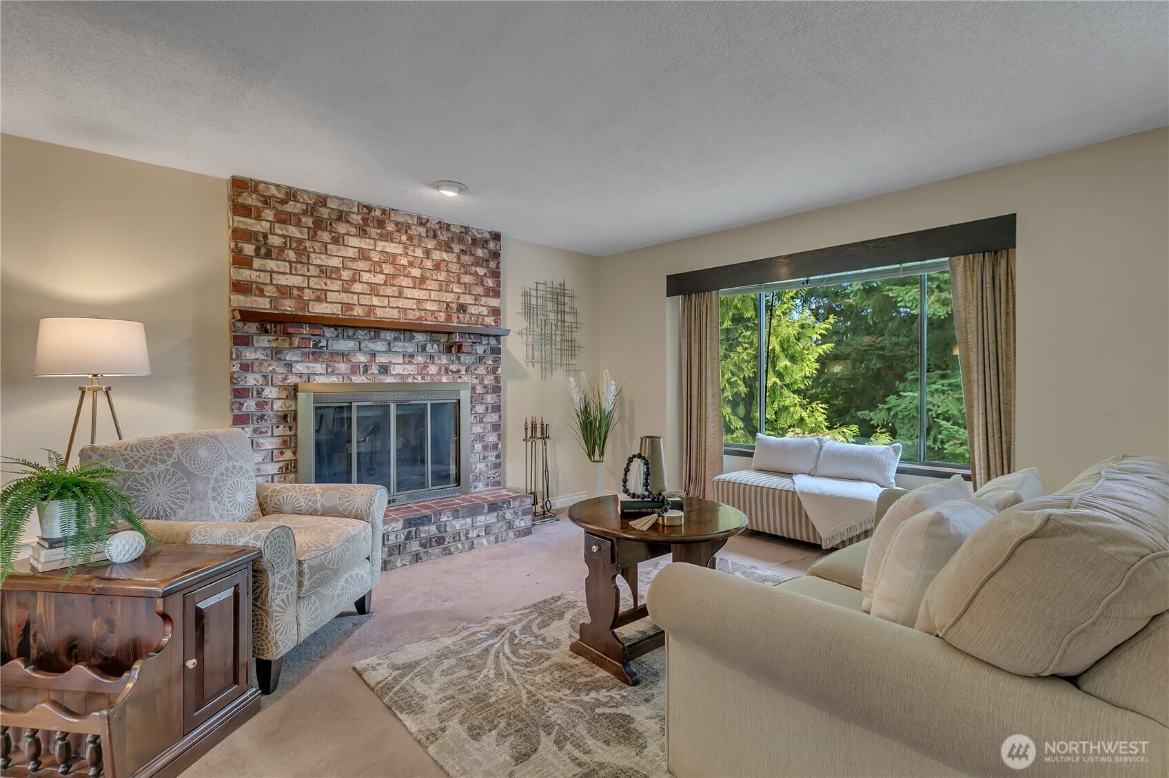 Charming Bonney Lake Home on Large Private Lot