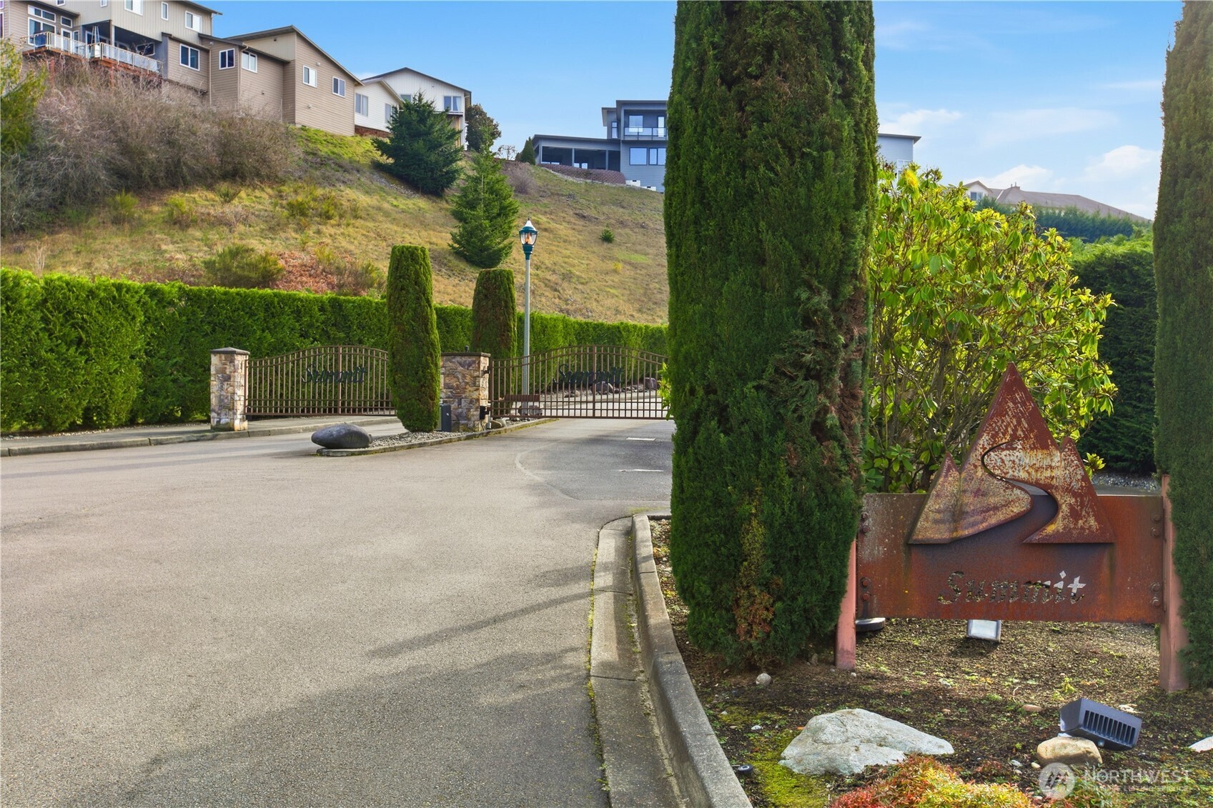 Sweeping Mt. Rainier Views | The Summit At Sky Island