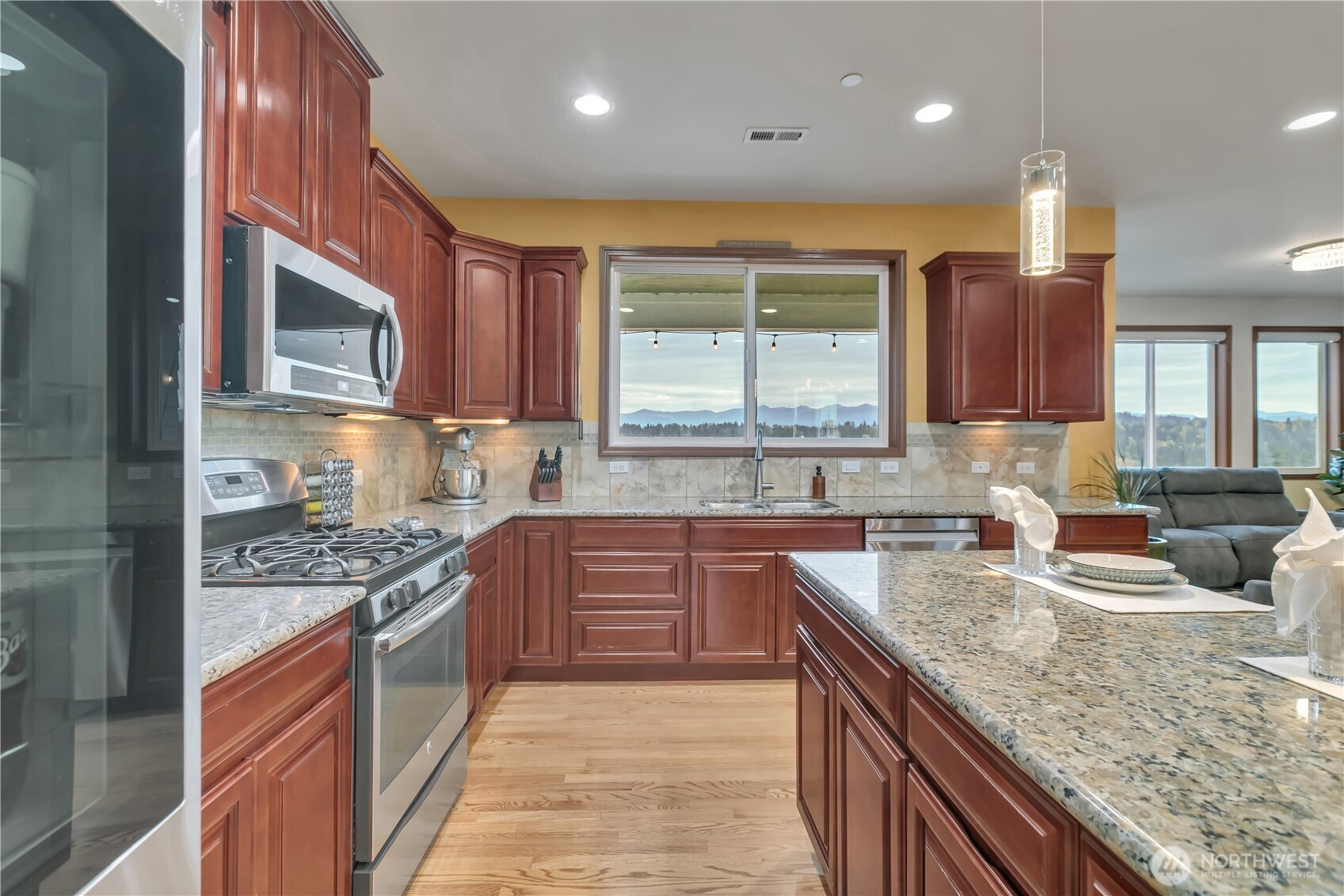 Sweeping Mt. Rainier Views | the Summit At Sky Island