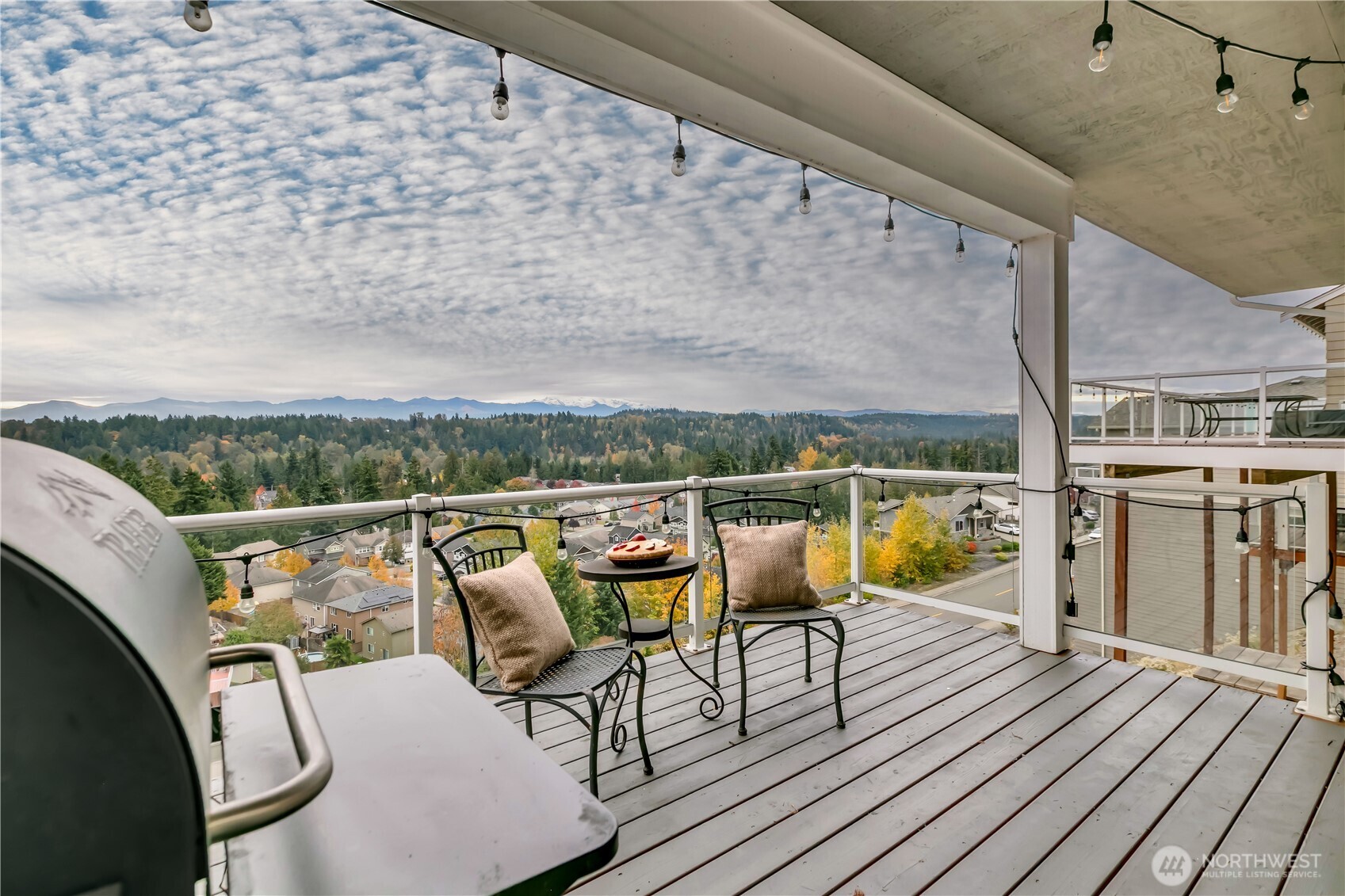 Sweeping Mt. Rainier Views | The Summit At Sky Island