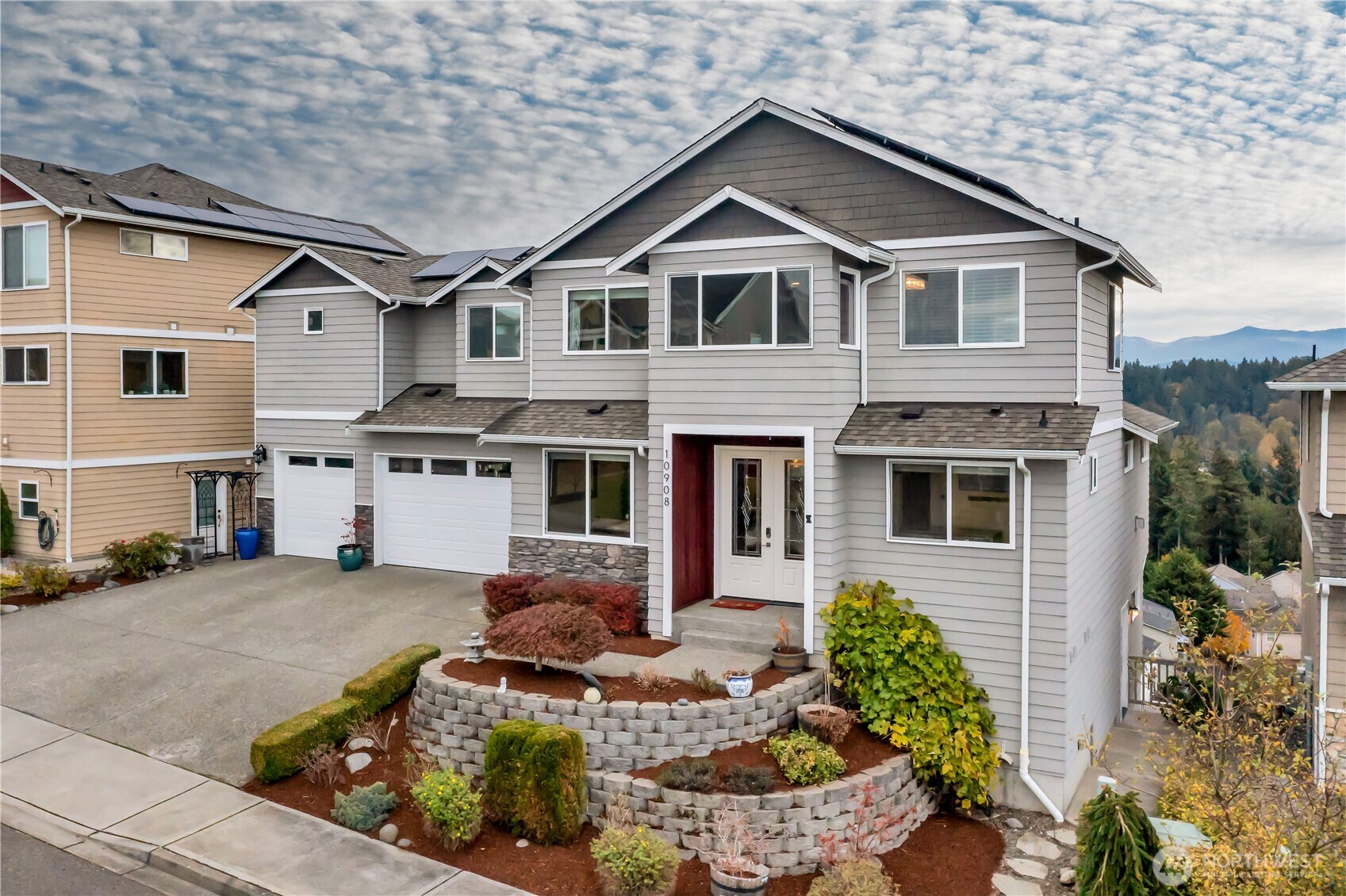 Sweeping Mt. Rainier Views | the Summit At Sky Island
