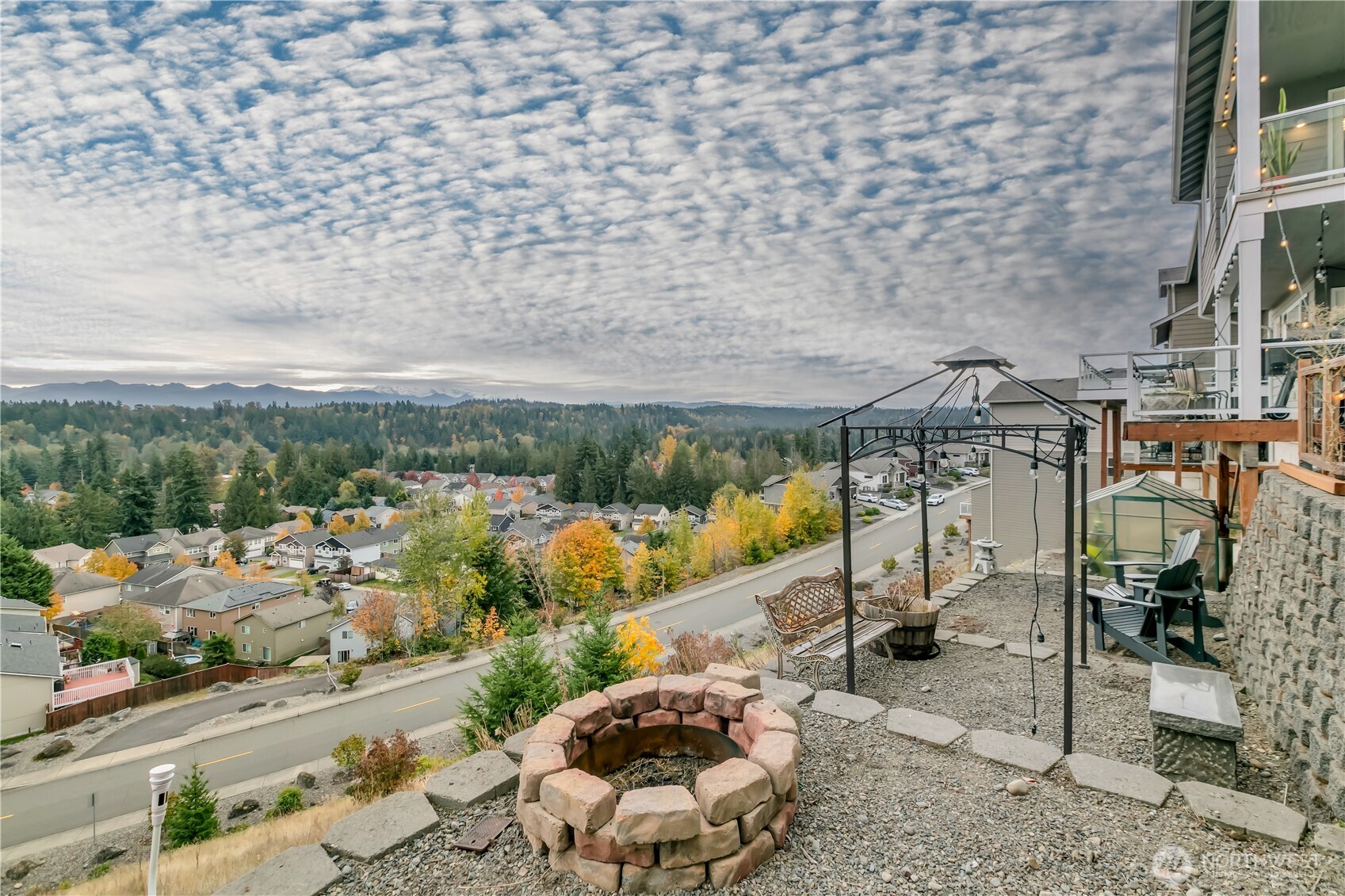 Sweeping Mt. Rainier Views | The Summit At Sky Island