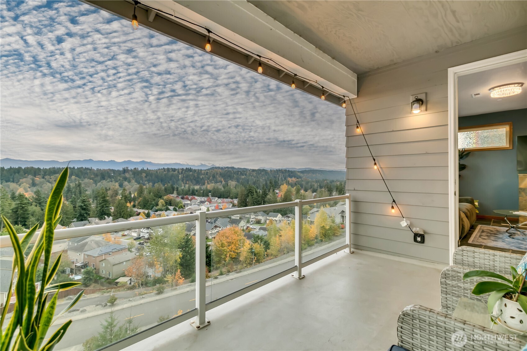 Sweeping Mt. Rainier Views | The Summit At Sky Island