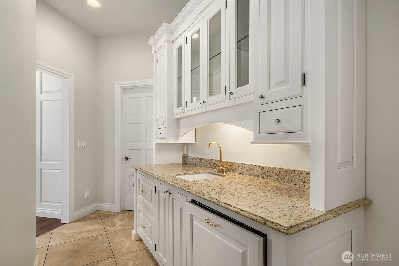 5.23 Acres of Opulent Snag Island Peninsula