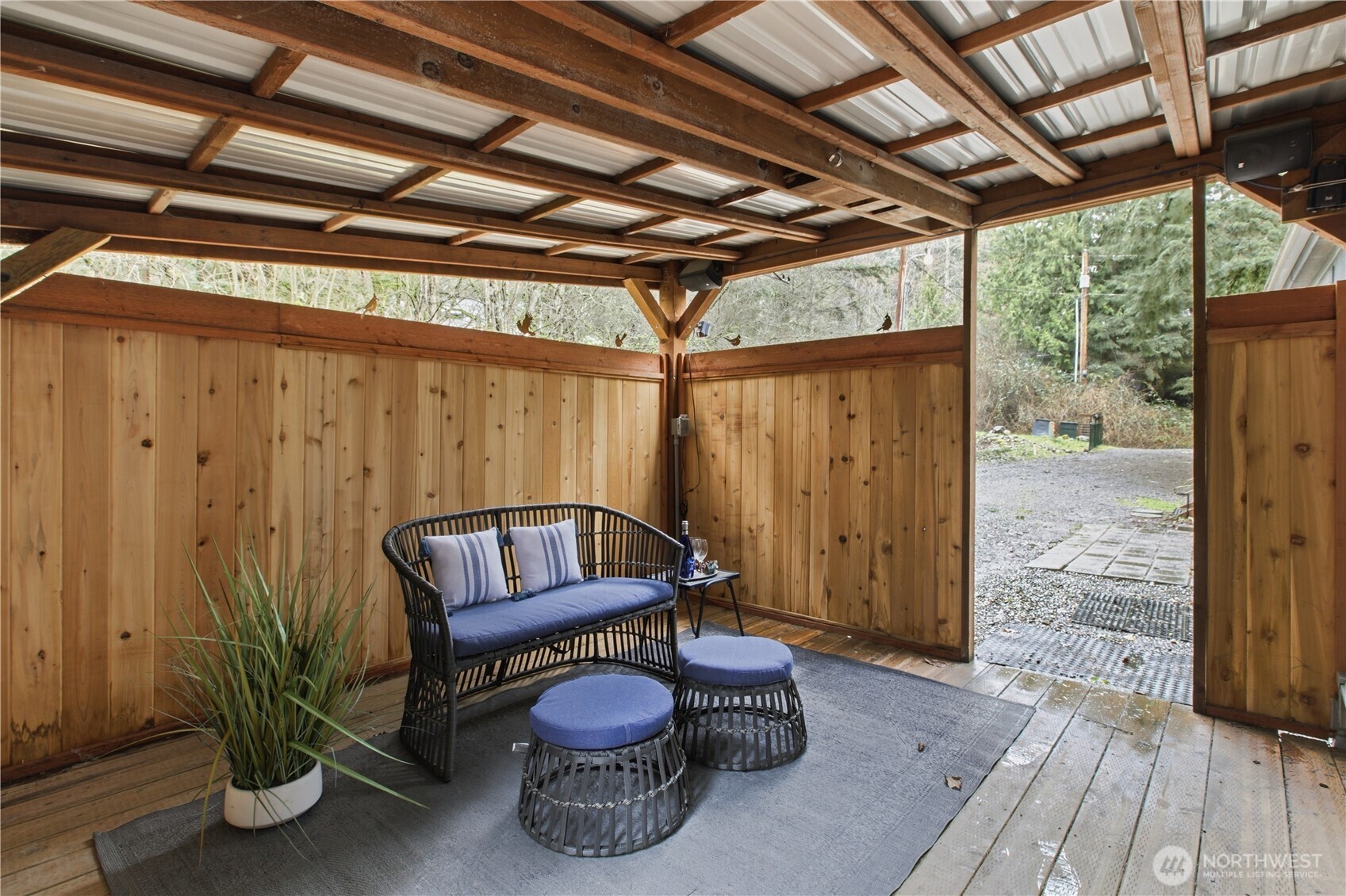 Private Lake Tapps Home on 0.99 Acre