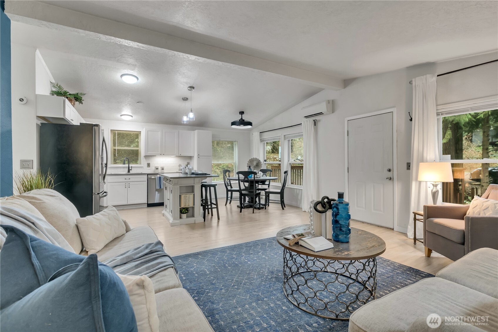 Private Lake Tapps Home on 0.99 Acre