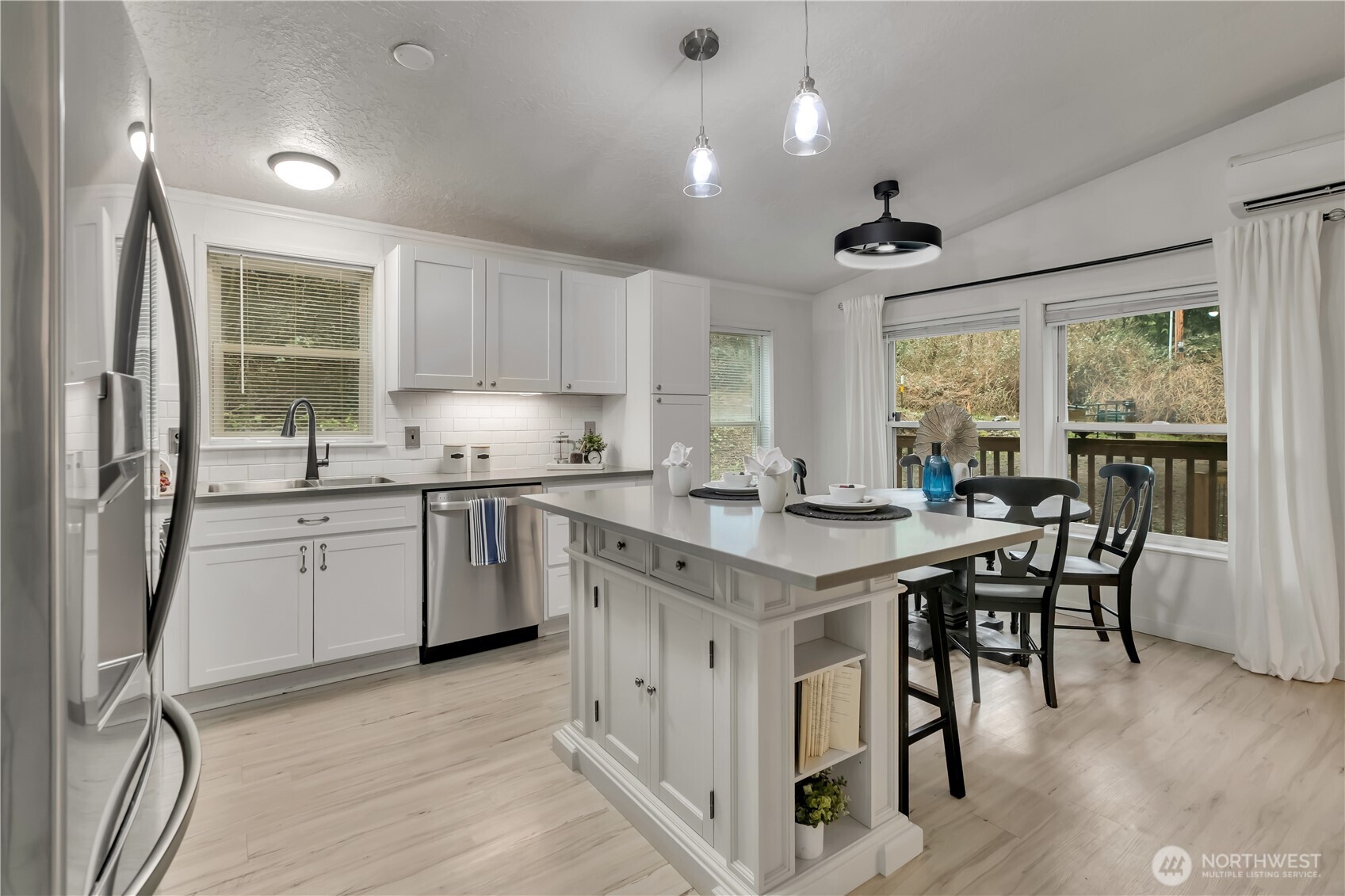 Private Lake Tapps Home on 0.99 Acre