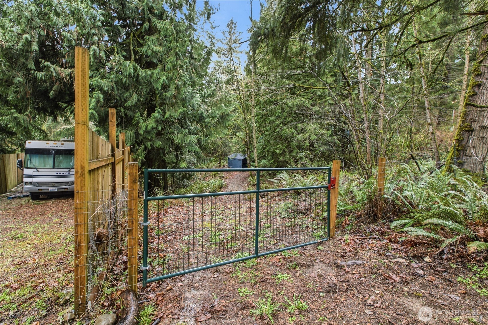 Private Lake Tapps Home on 0.99 Acre