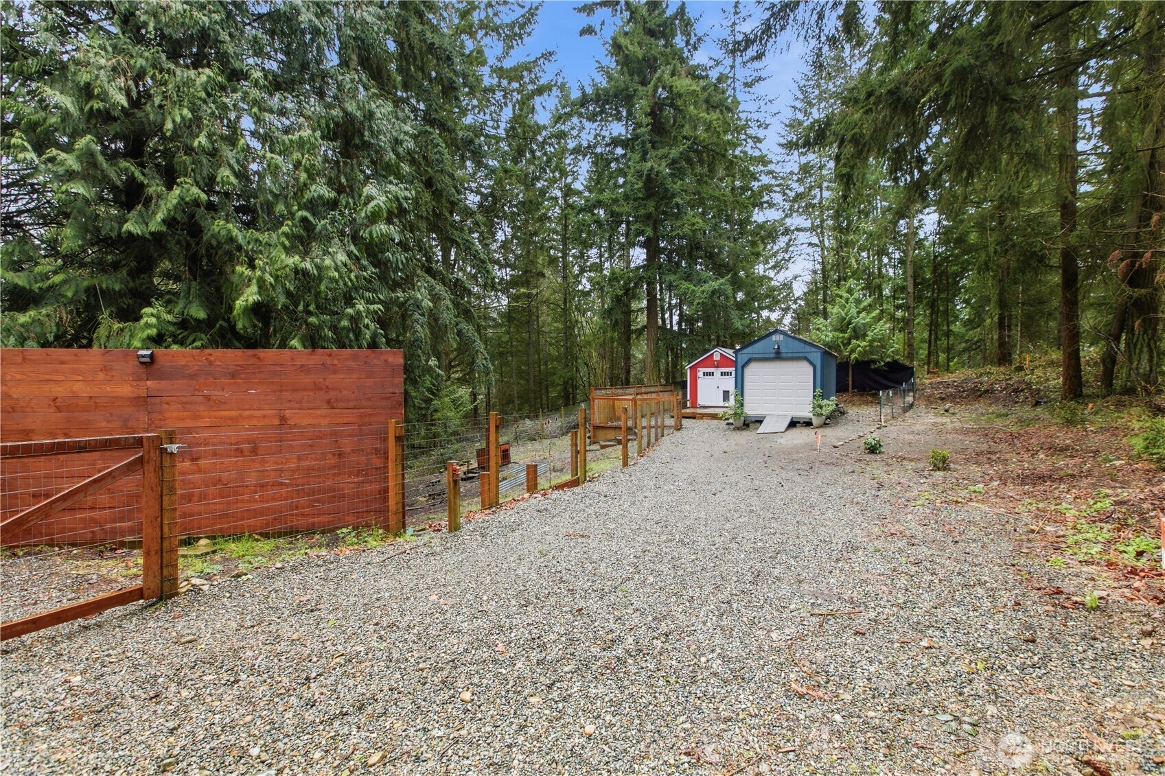 Private Lake Tapps Home on 0.99 Acre