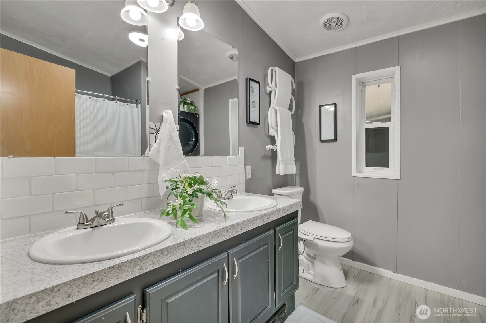 Private Lake Tapps Home on 0.99 Acre