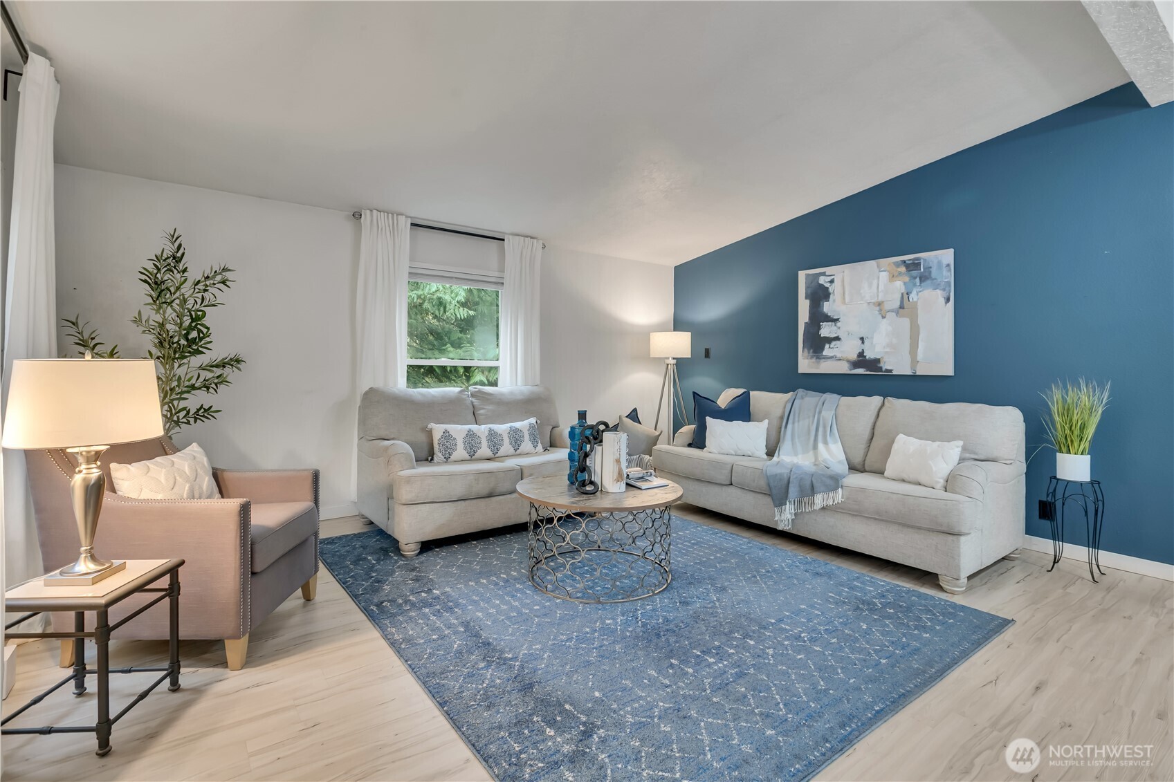 Private Lake Tapps Home on 0.99 Acre