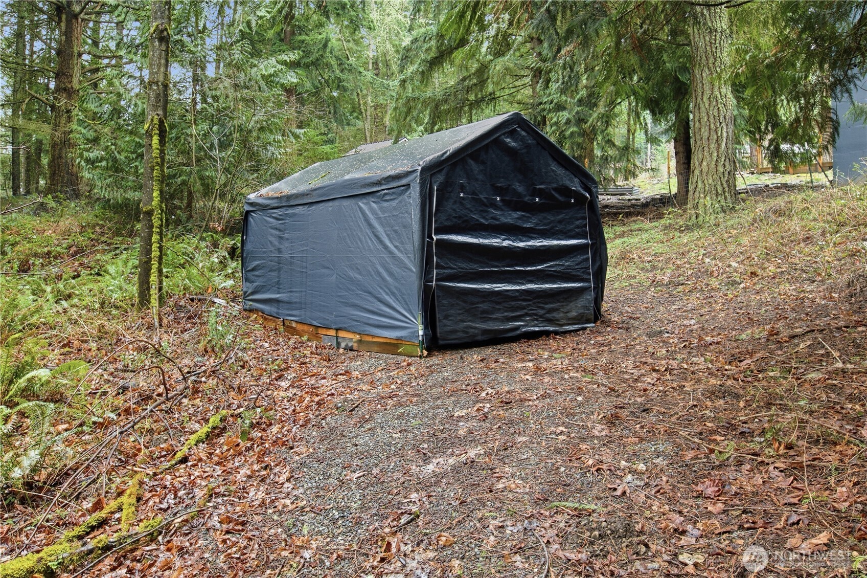 Private Lake Tapps Home on 0.99 Acre