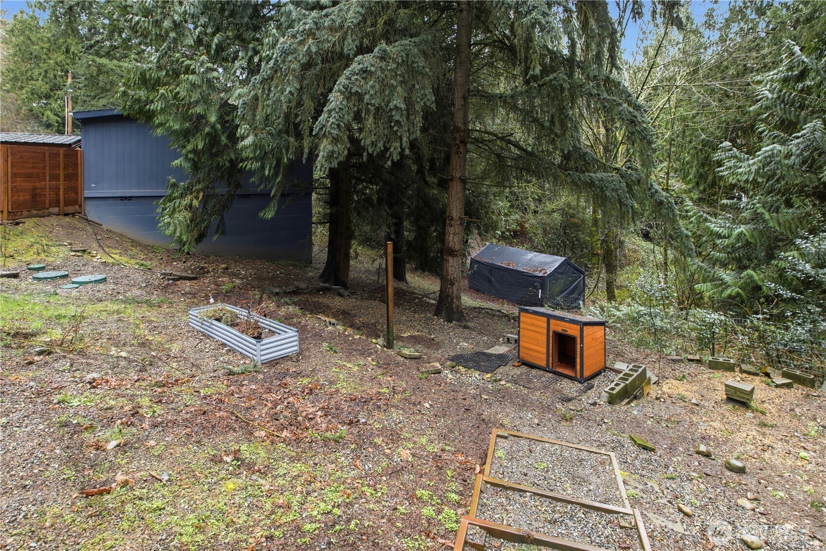 Private Lake Tapps Home on 0.99 Acre