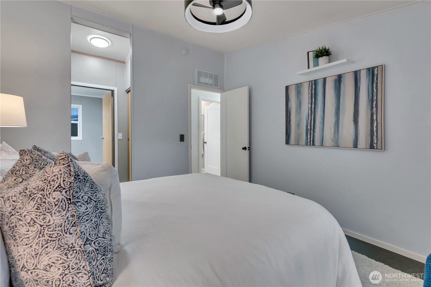 Private Lake Tapps Home on 0.99 Acre