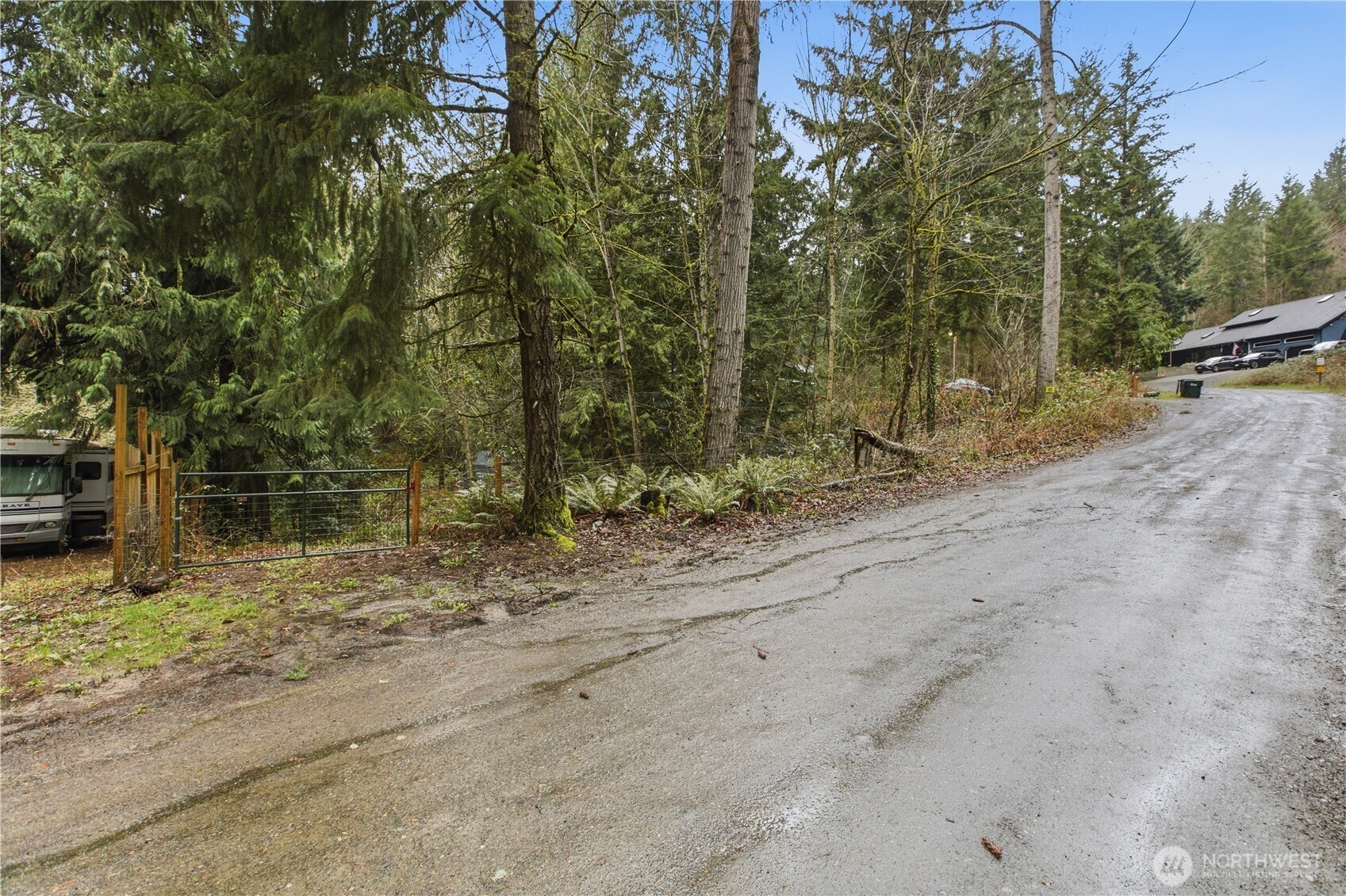 Private Lake Tapps Home on 0.99 Acre