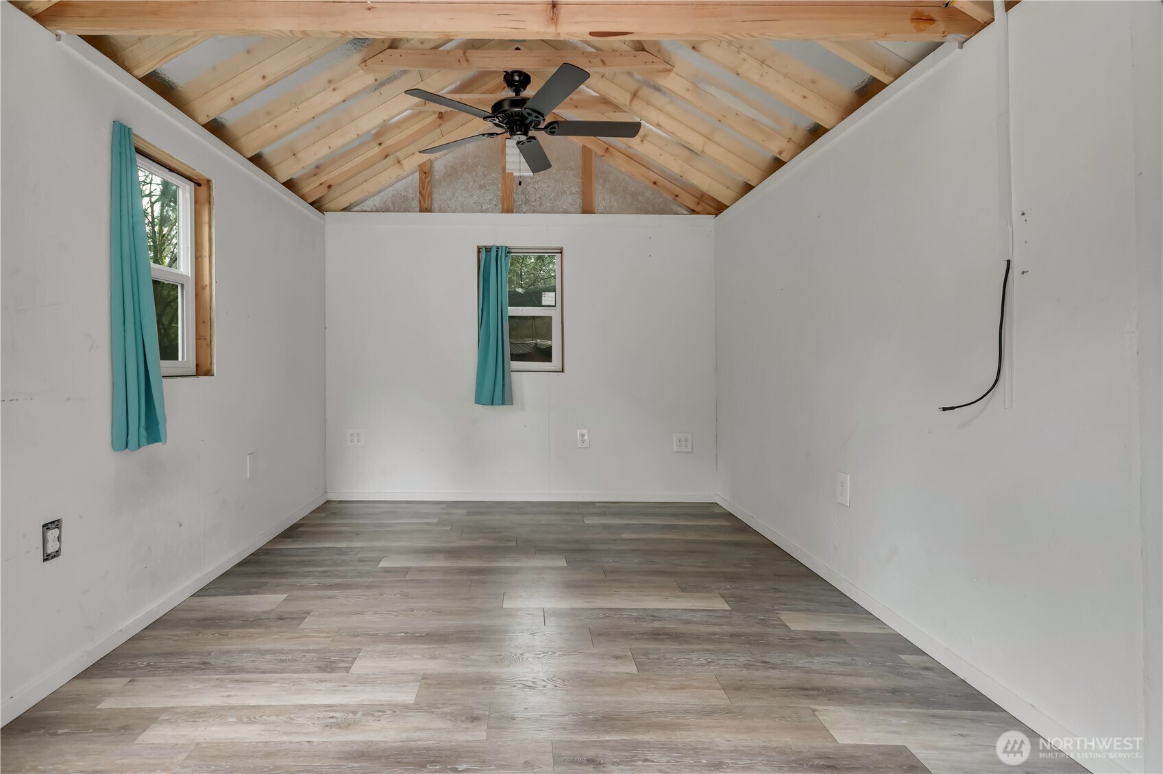 Private Lake Tapps Home on 0.99 Acre