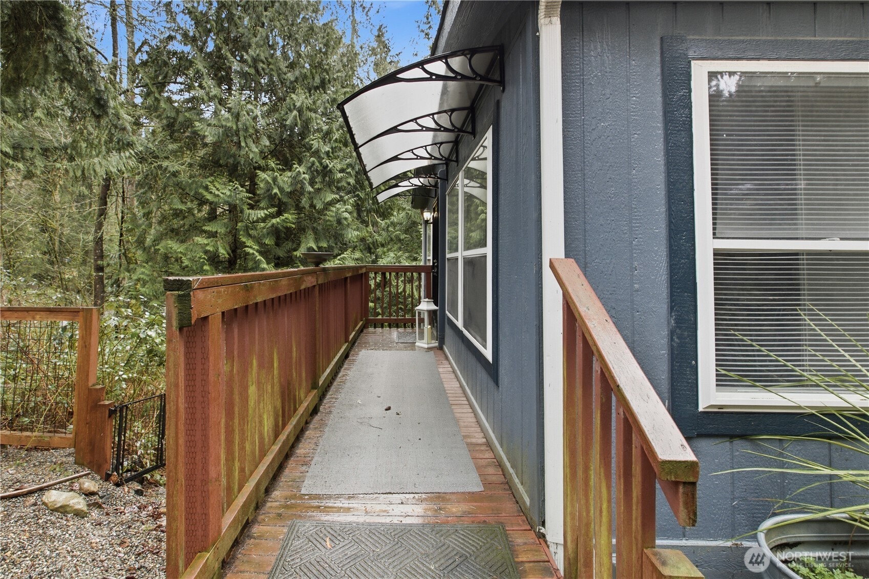 Private Lake Tapps Home on 0.99 Acre