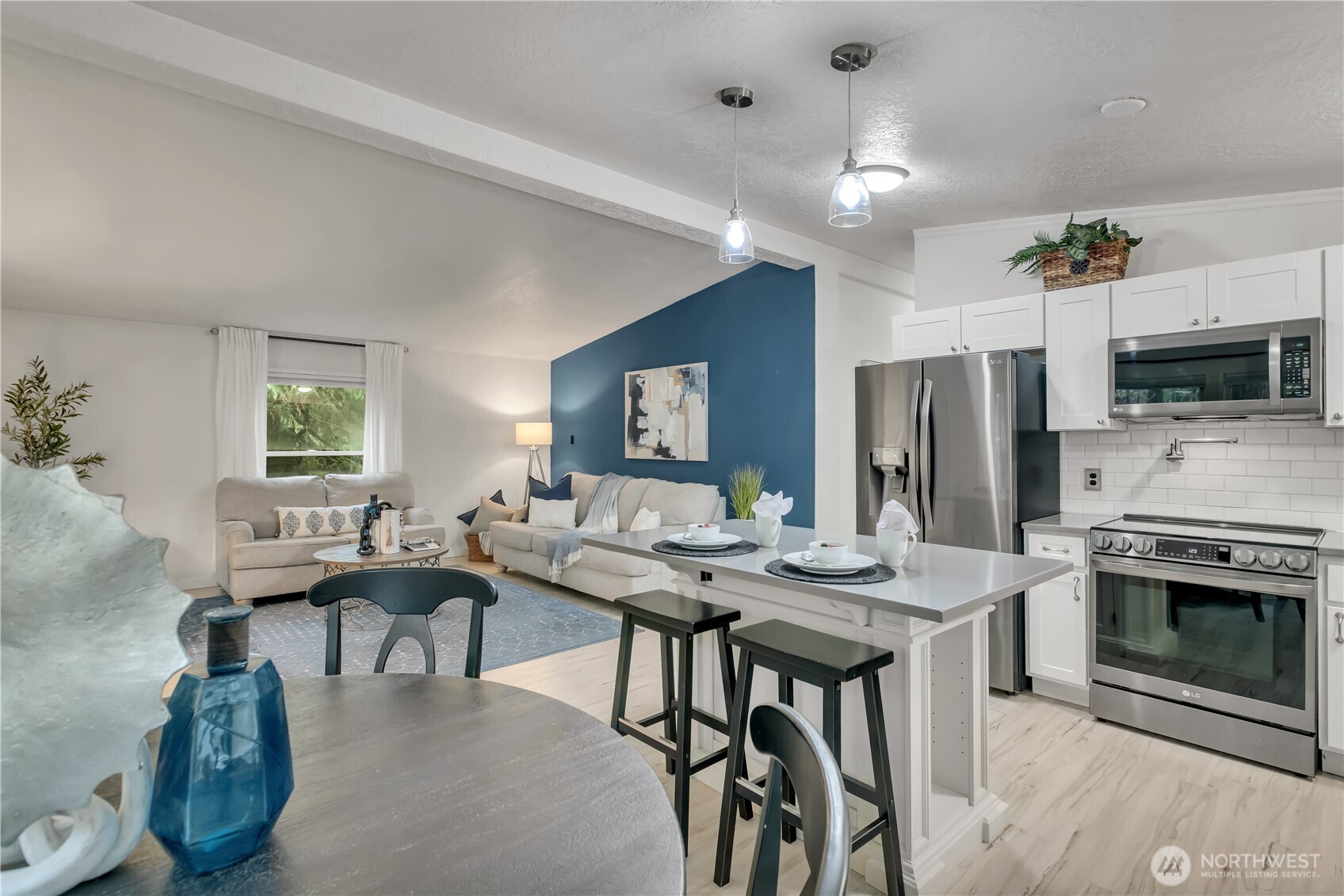 Private Lake Tapps Home on 0.99 Acre