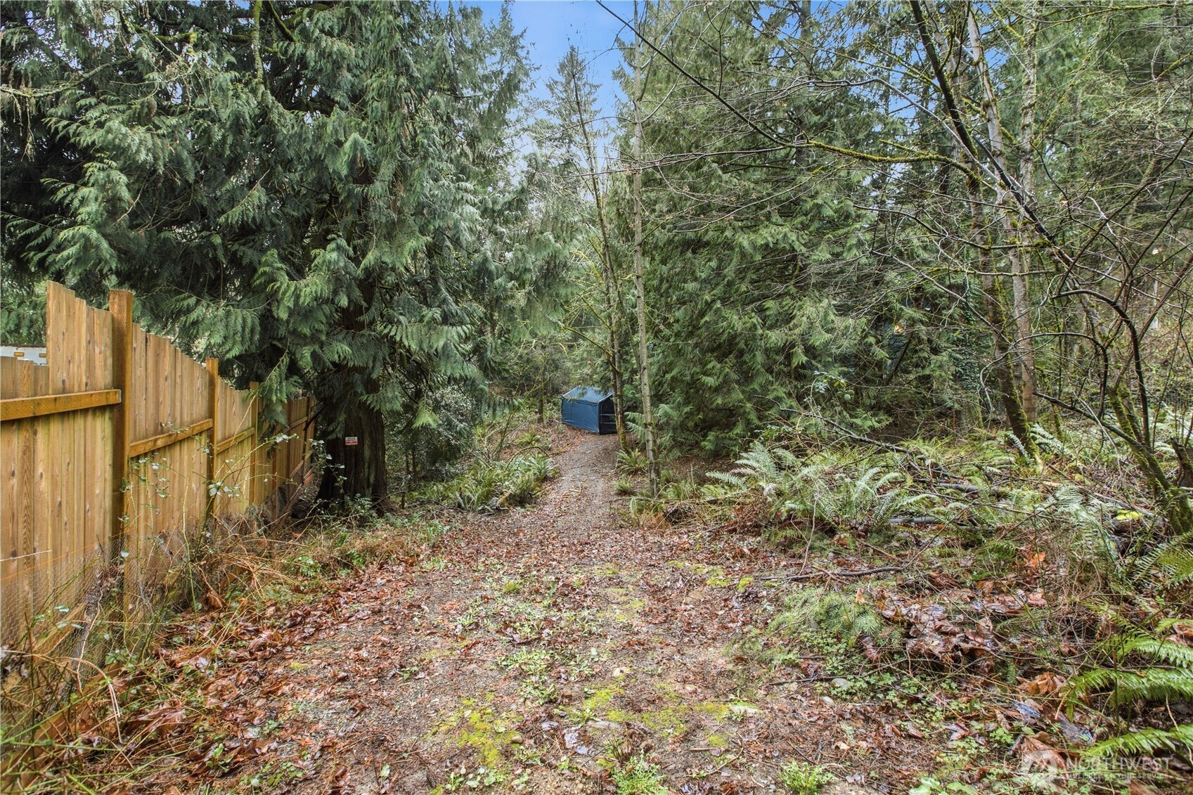 Private Lake Tapps Home on 0.99 Acre