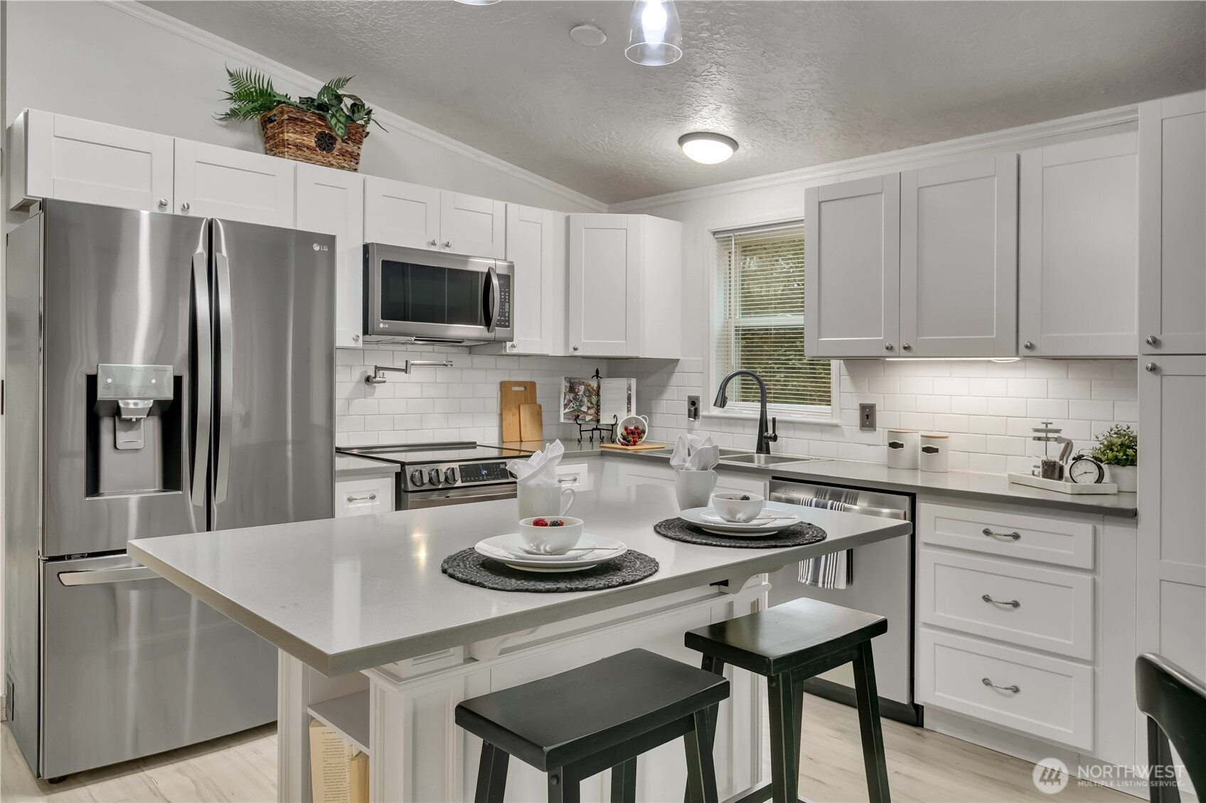 Private Lake Tapps Home on 0.99 Acre