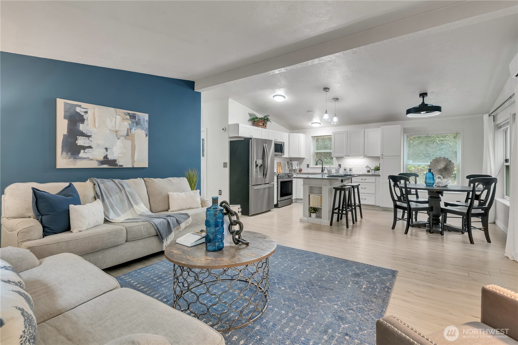 Private Lake Tapps Home on 0.99 Acre