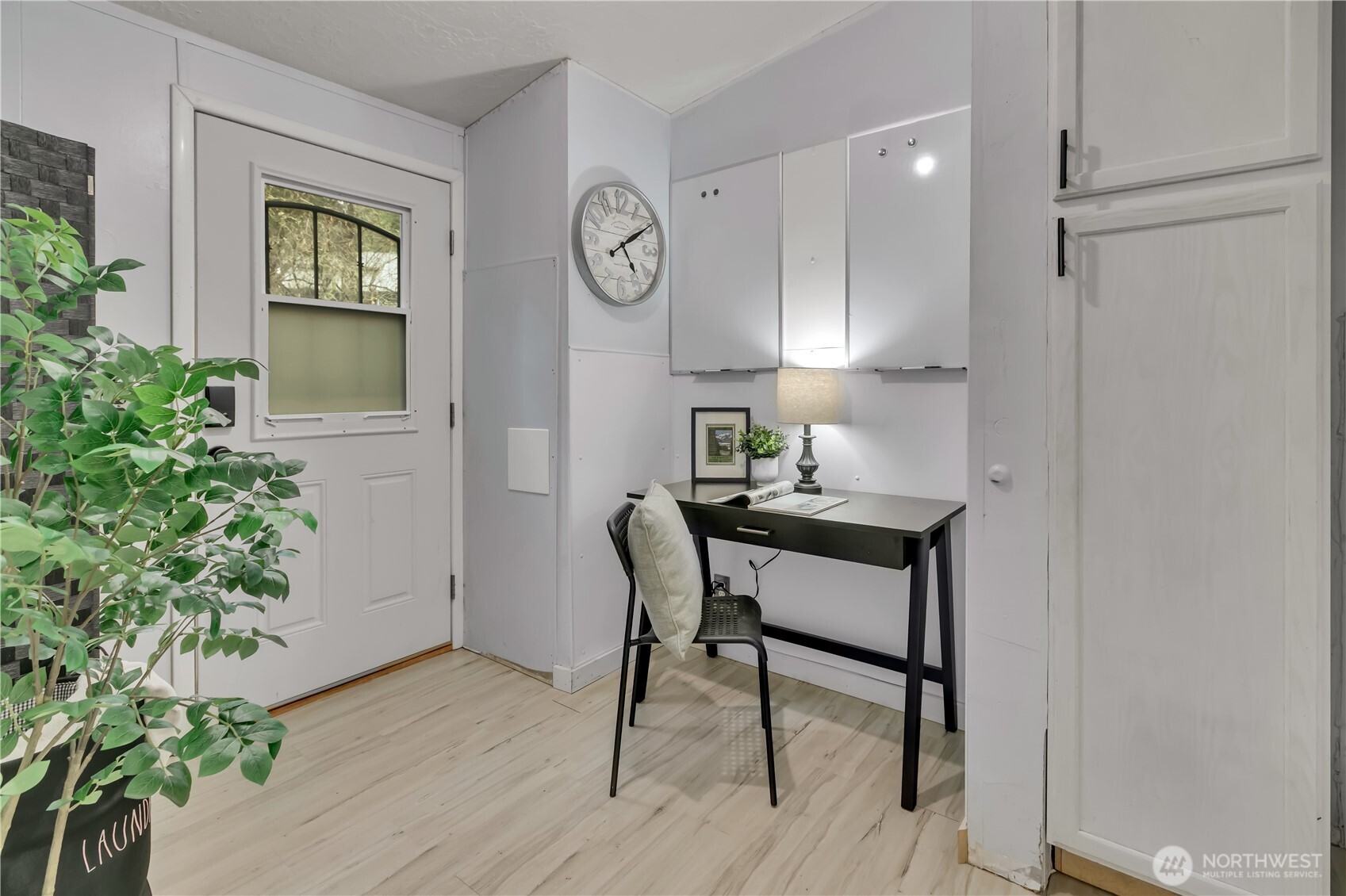 Private Lake Tapps Home on 0.99 Acre