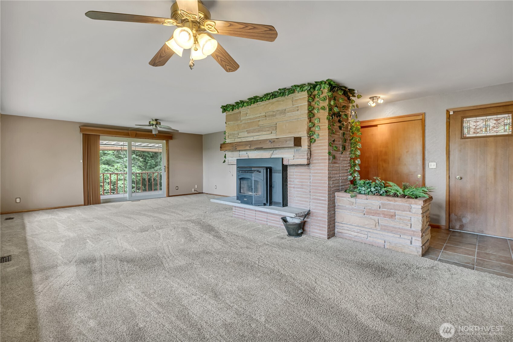 Mid-Century Modern Home with Sweeping Puyallup Valley Views