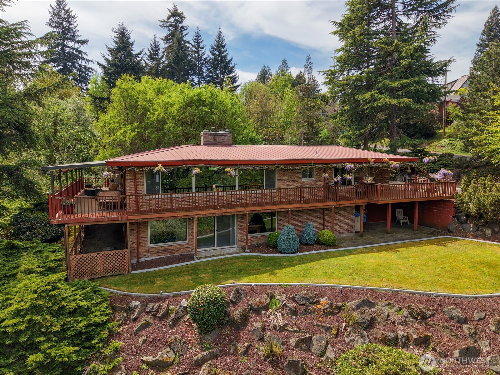 Mid-Century Modern Home with Sweeping Puyallup Valley Views