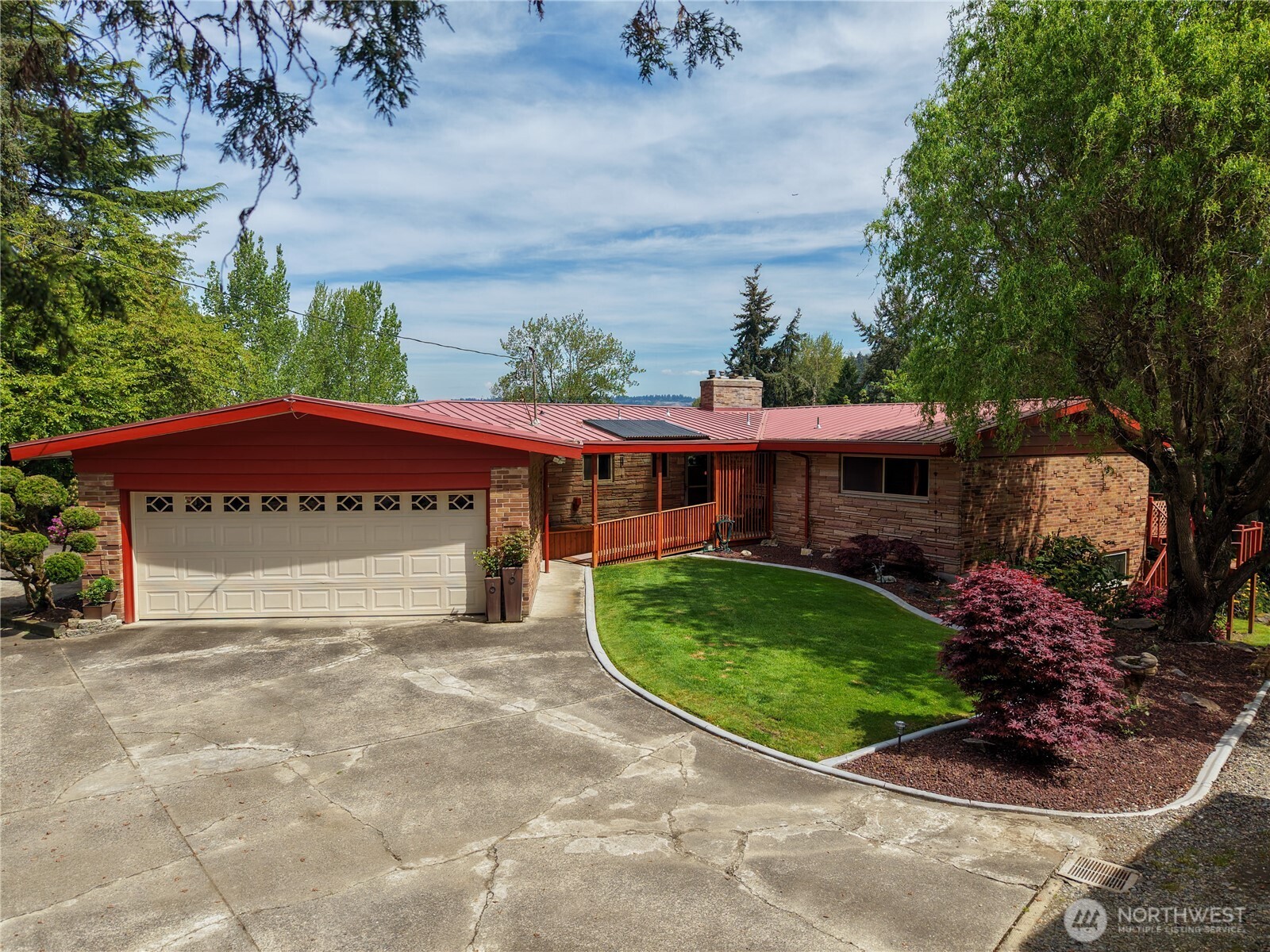 Mid-Century Modern Home with Sweeping Puyallup Valley Views