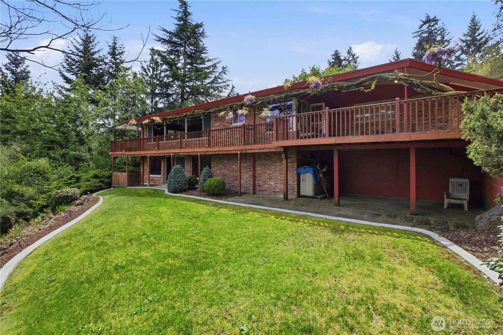 Mid-Century Modern Home with Sweeping Puyallup Valley Views
