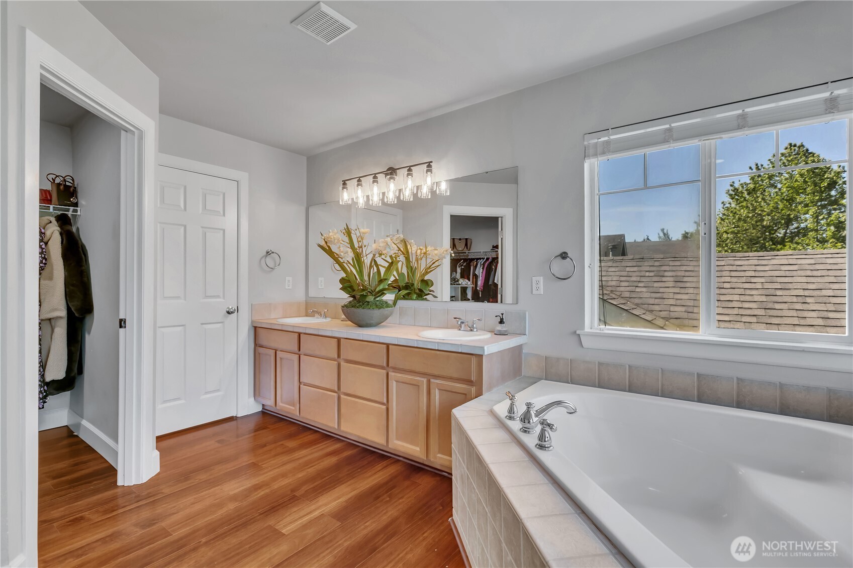 Experience Lakeland Hills Lifestyle