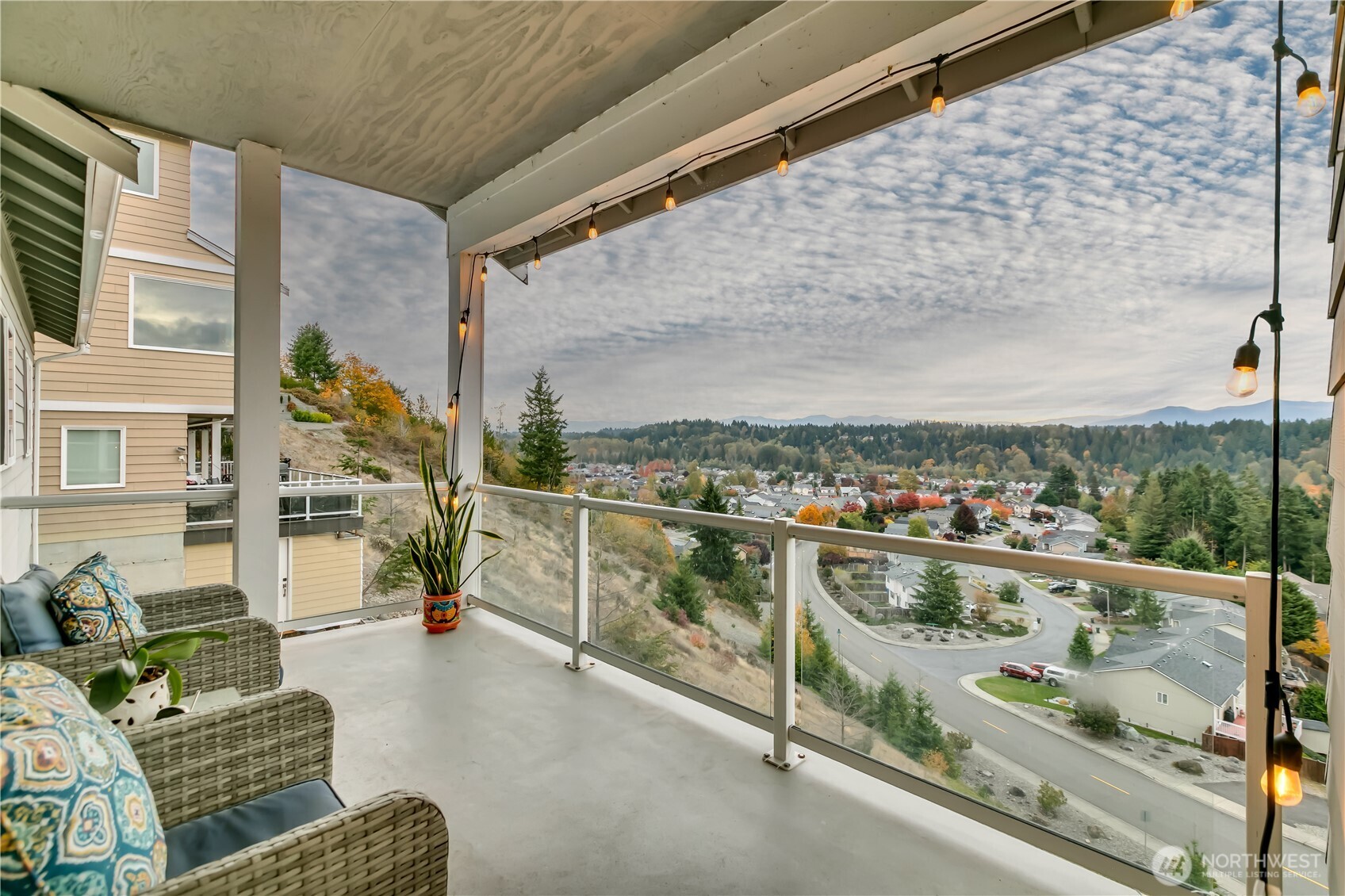 Sweeping Mt. Rainier Views | The Summit At Sky Island