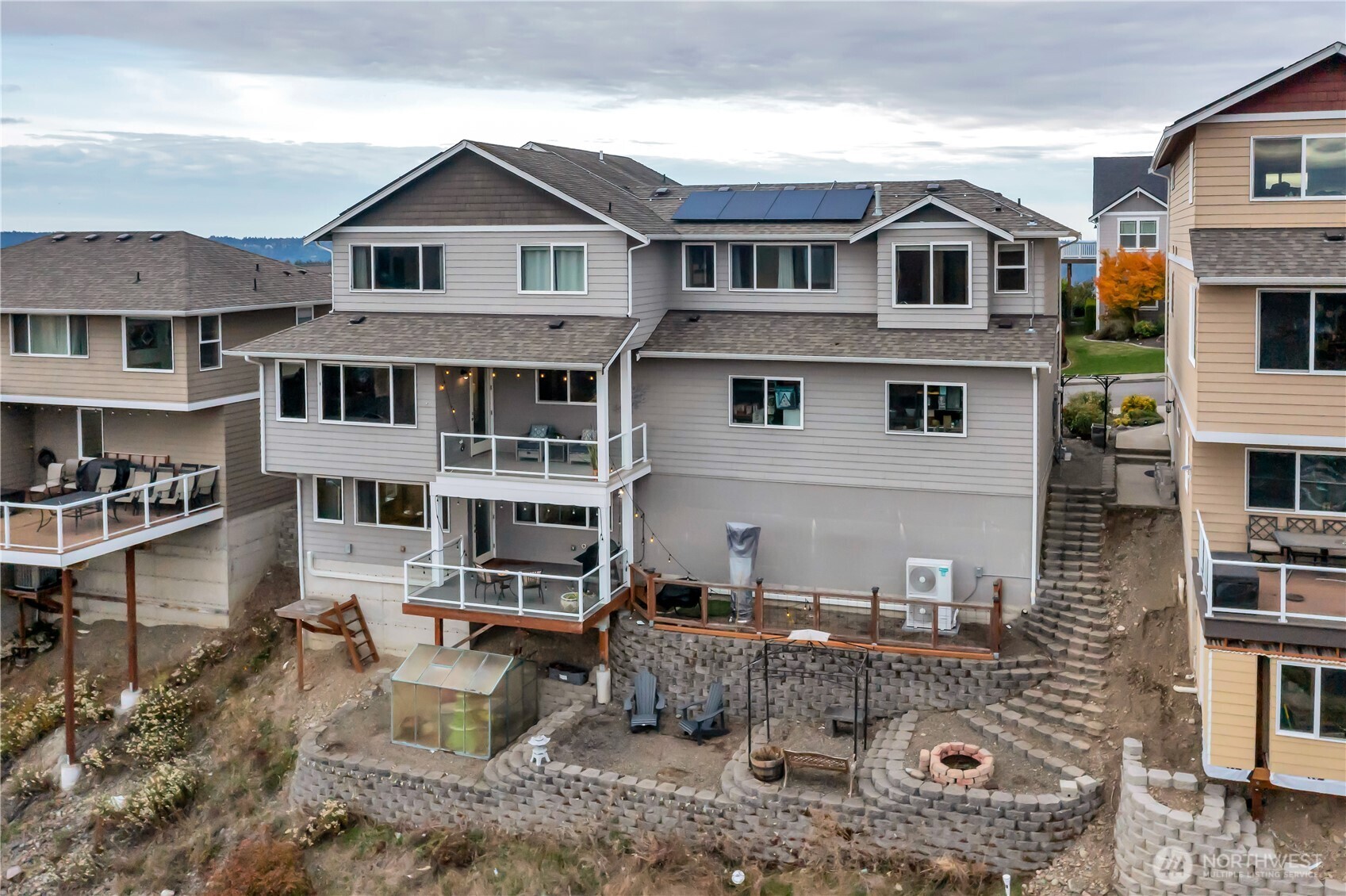 Sweeping Mt. Rainier Views | The Summit At Sky Island