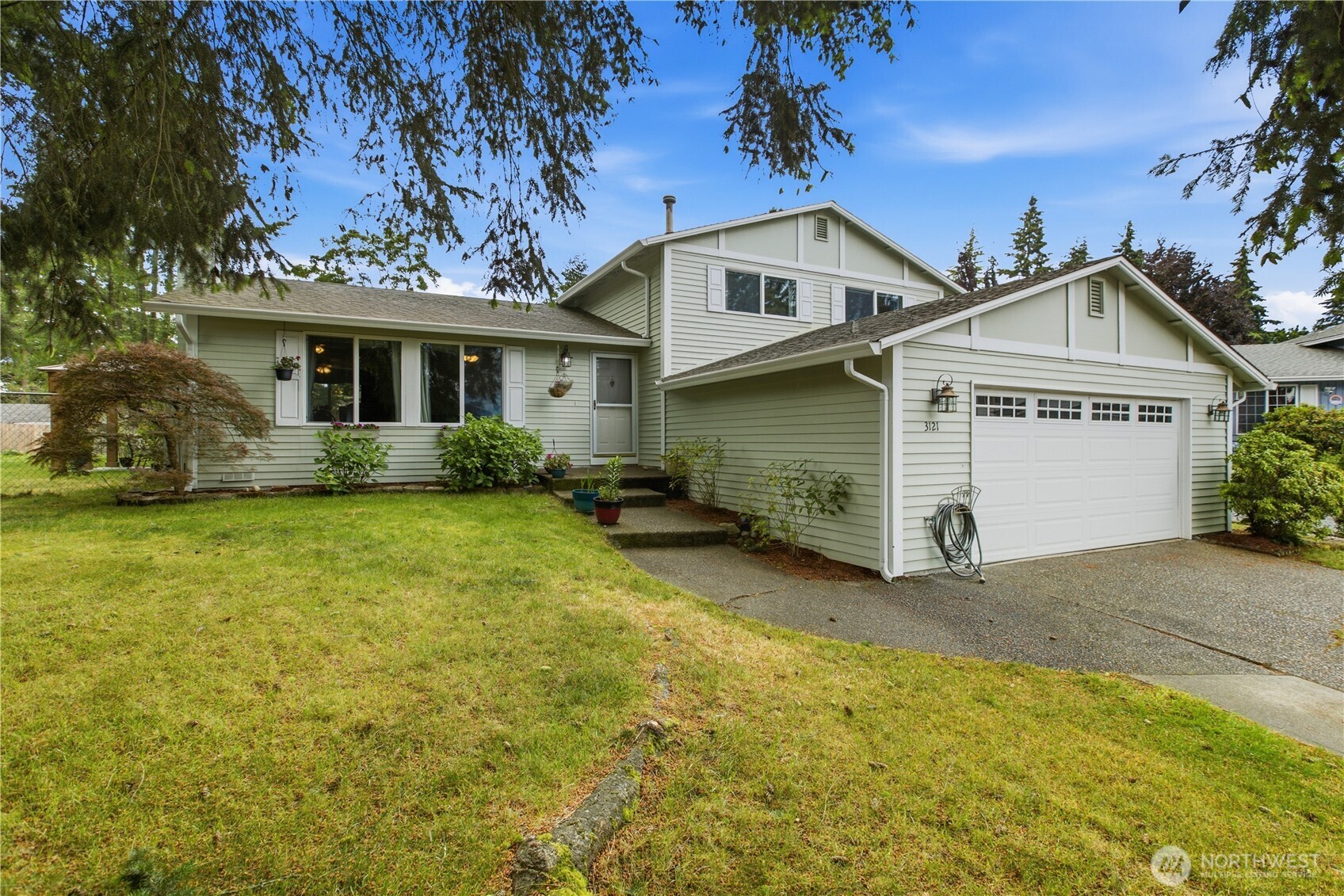 Tri-Level Home in Twin Lakes