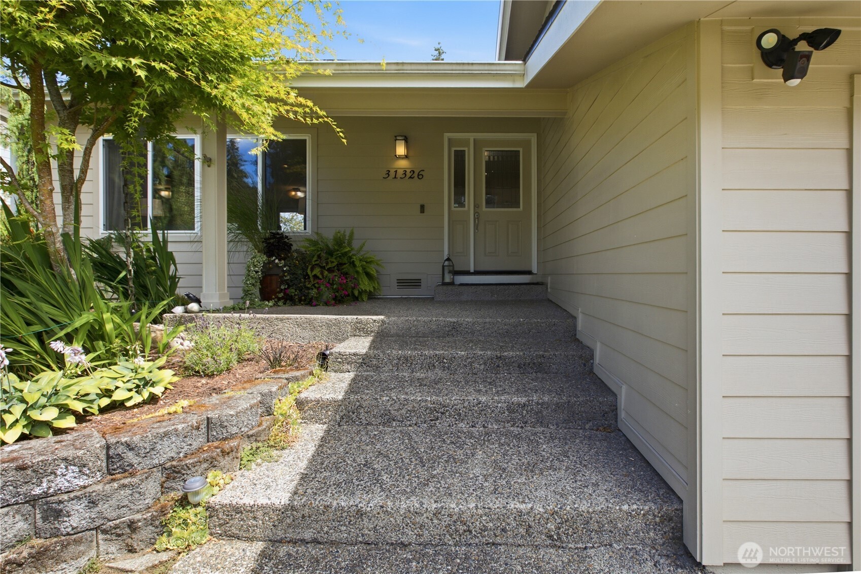 Immaculate Tri-Level Home in Twin Lakes