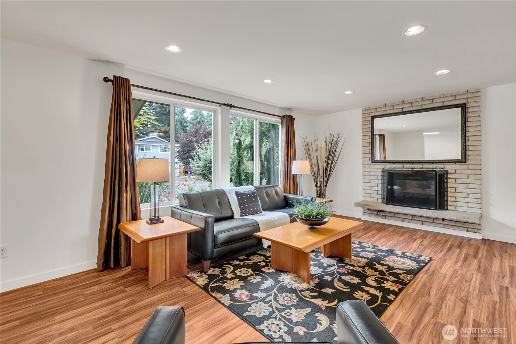Immaculate Tri-Level Home in Twin Lakes