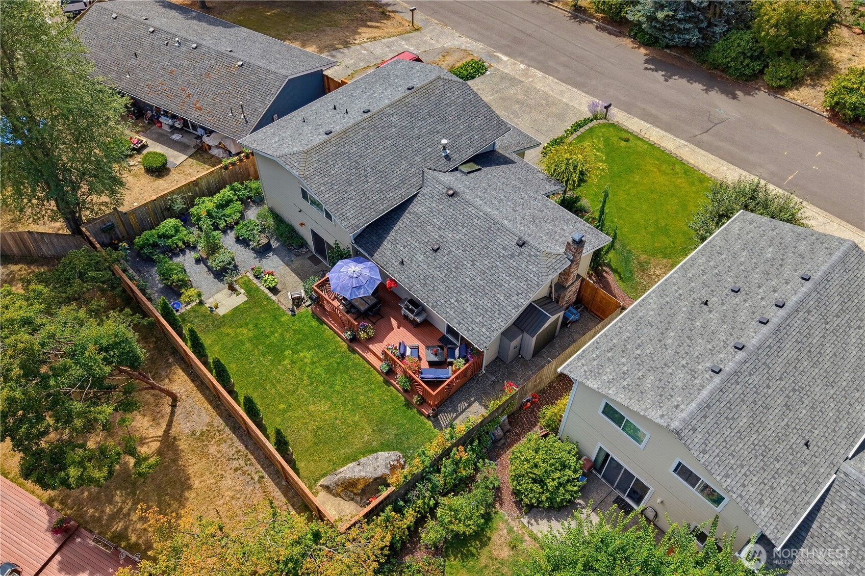Immaculate Tri-Level Home in Twin Lakes