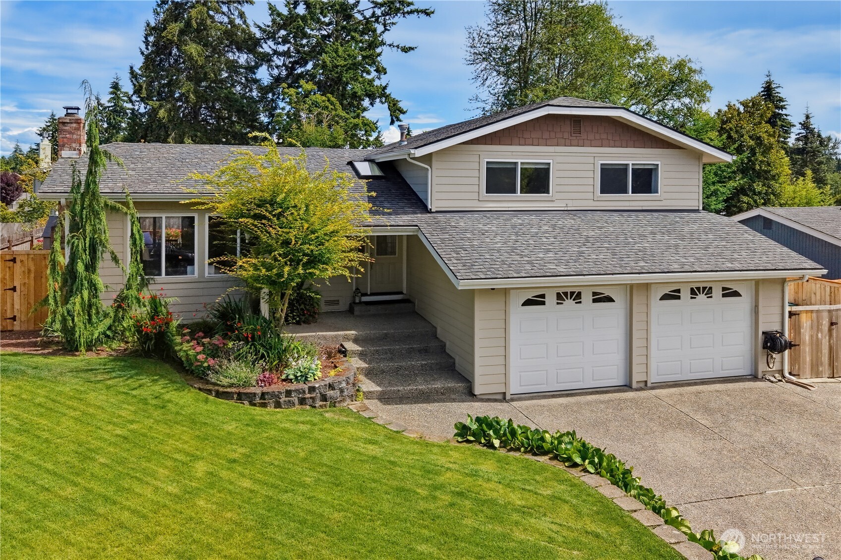 Immaculate Tri-Level Home in Twin Lakes