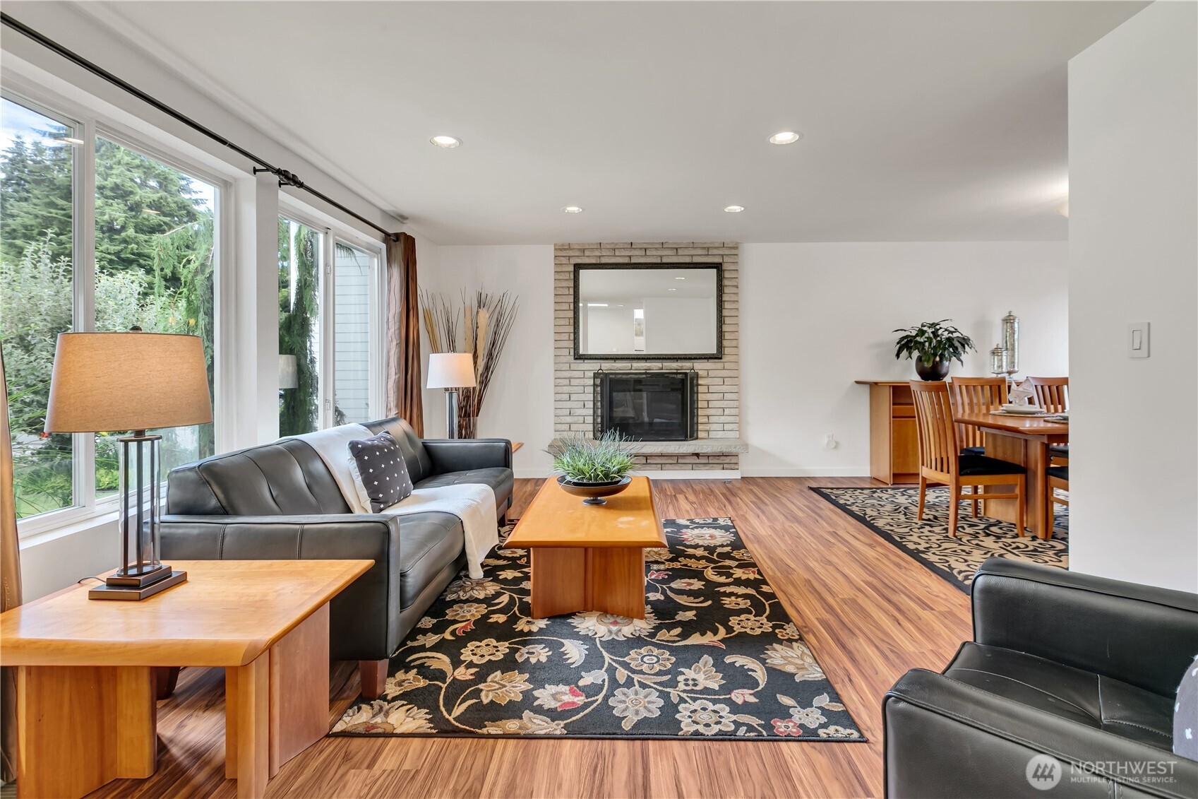 Immaculate Tri-Level Home in Twin Lakes