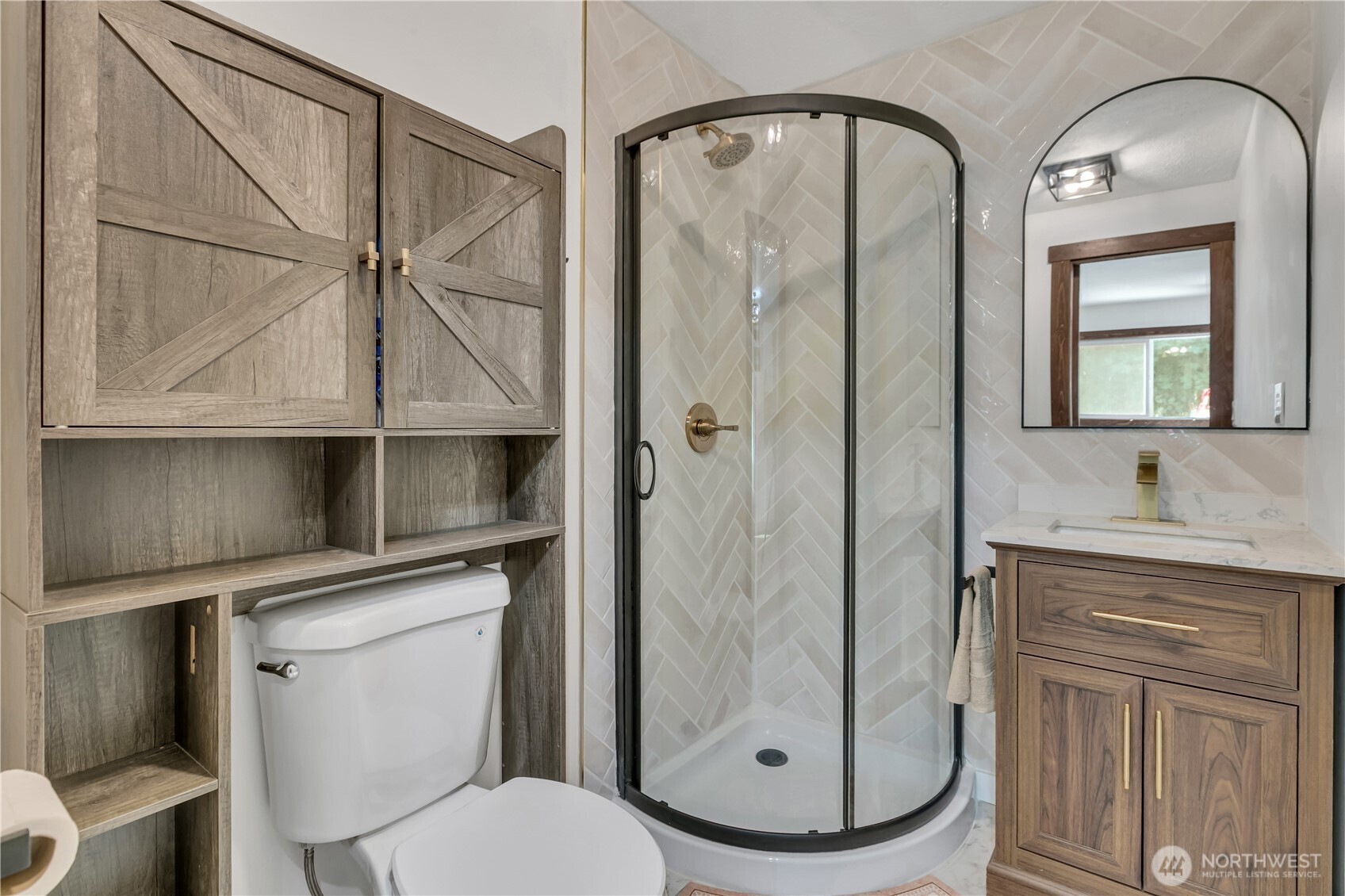 Wilkeson Farmhouse, Nestled on Nearly 5 Private Acres