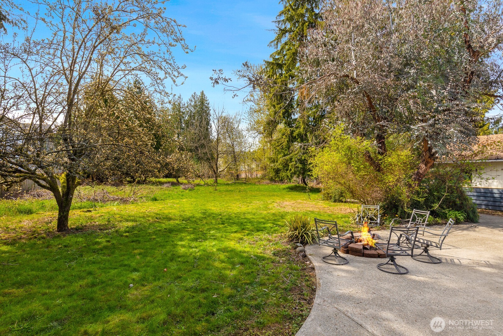 11122 Angeline Road E