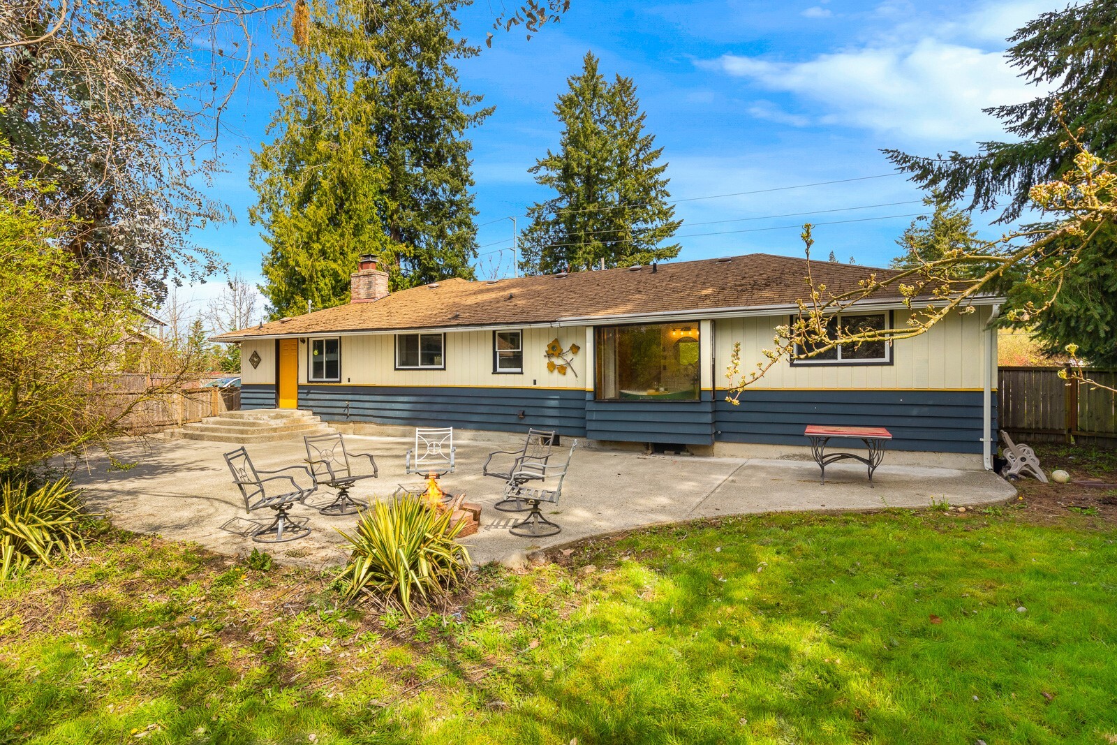 11122 Angeline Road E