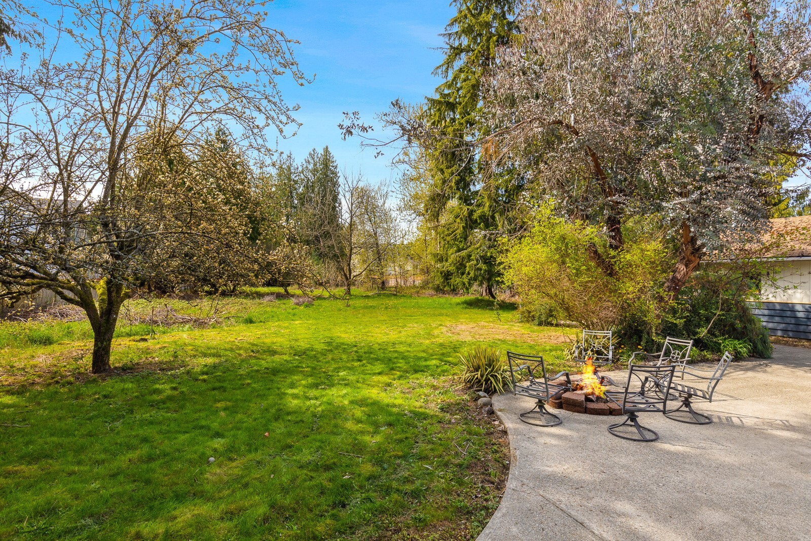 11122 Angeline Road E